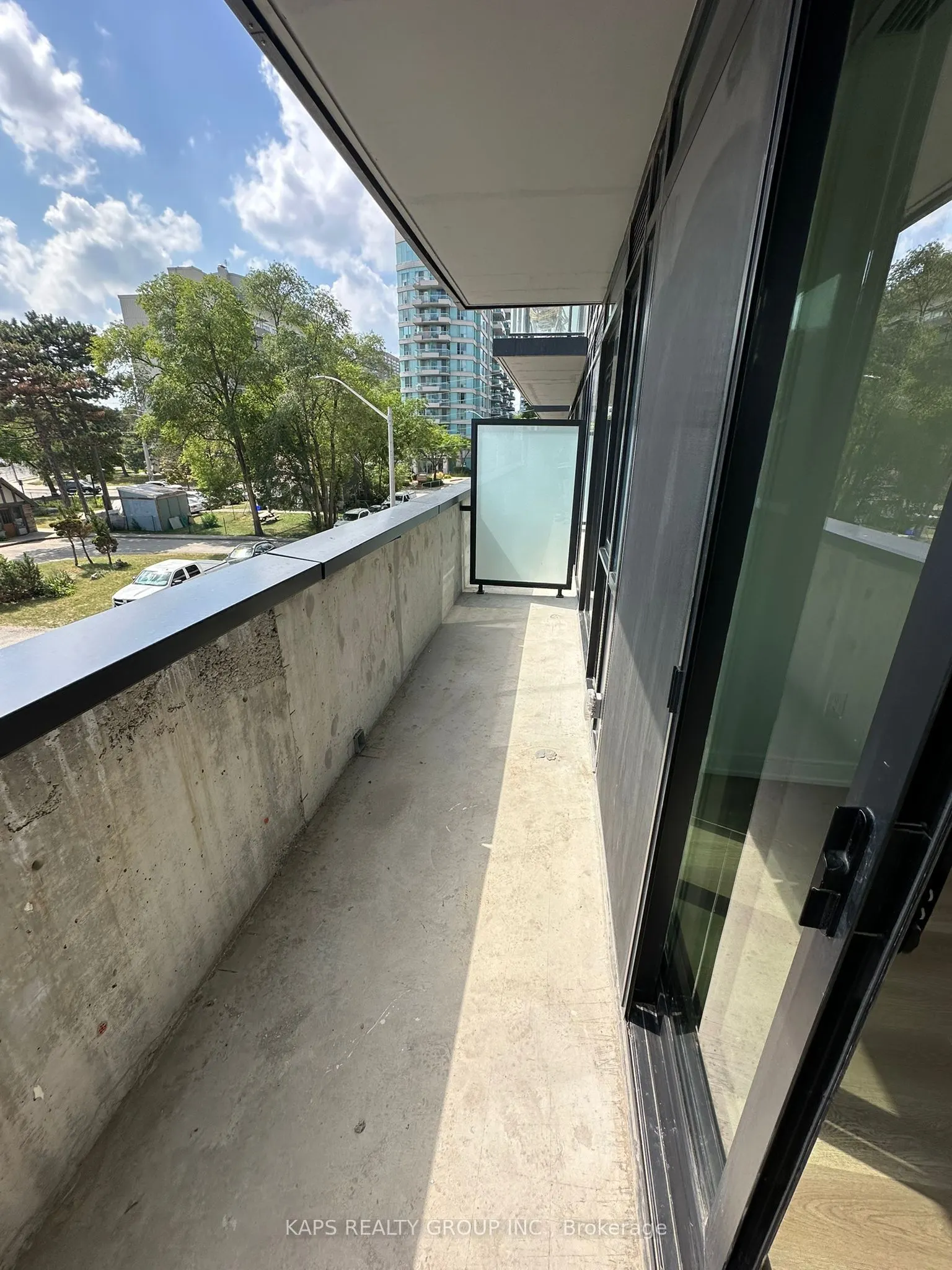 89 Dundas St Street W, #213