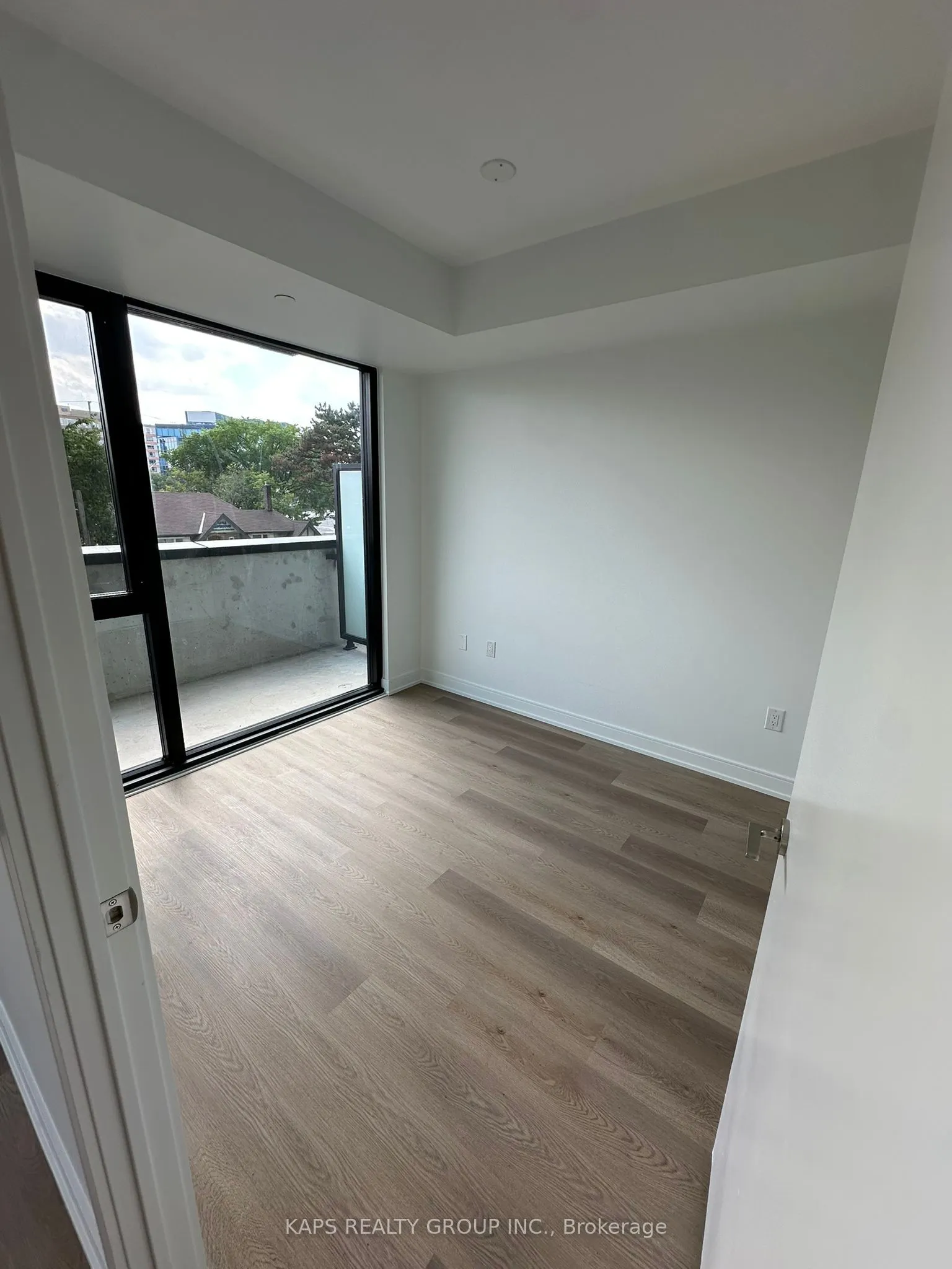89 Dundas St Street W, #213