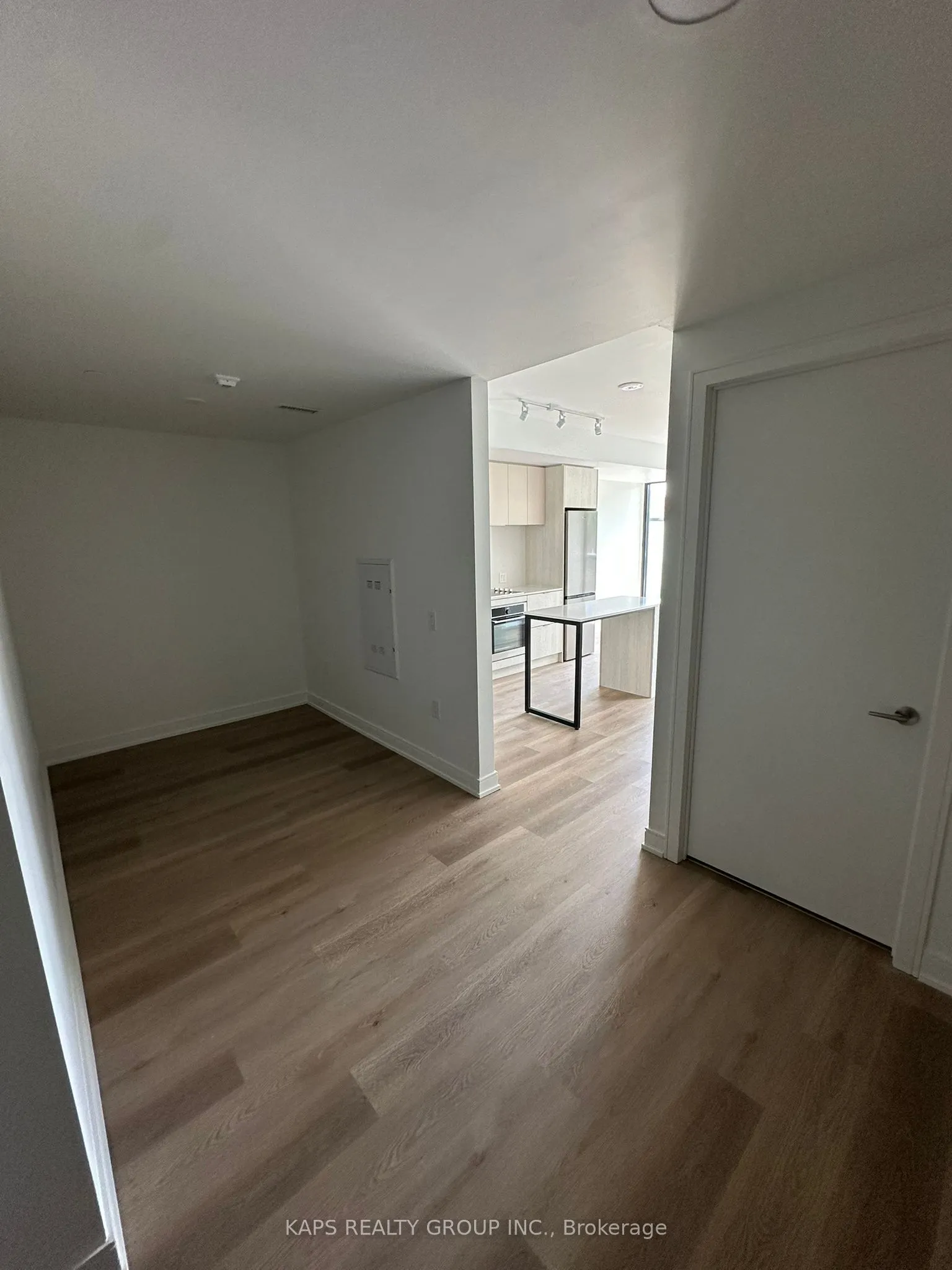 89 Dundas St Street W, #213