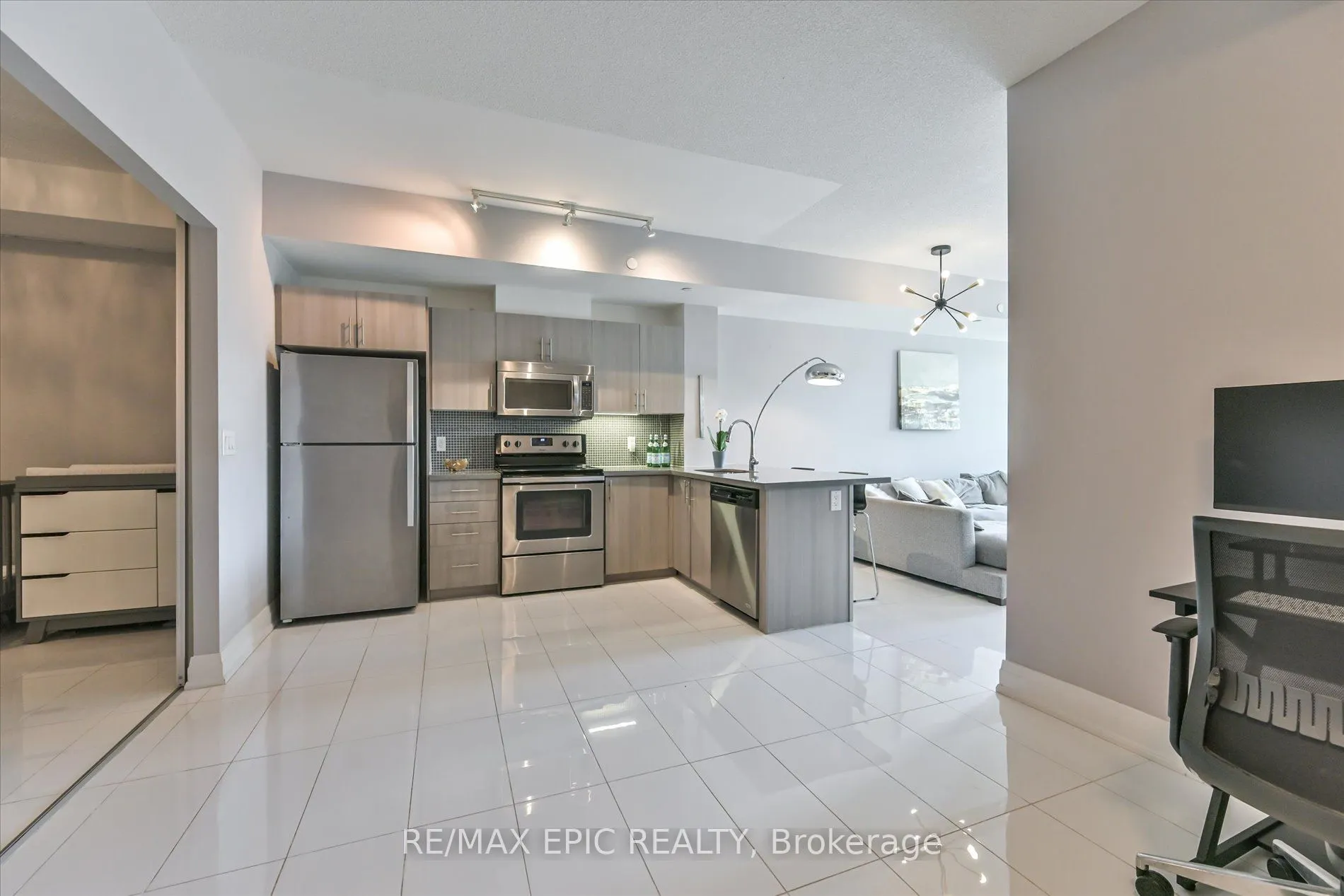 16 McAdam Avenue, #204