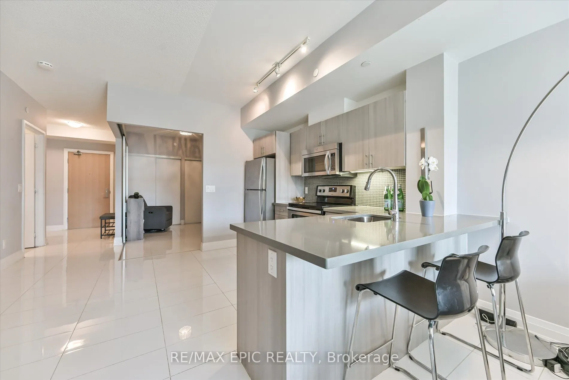 16 McAdam Avenue, #204