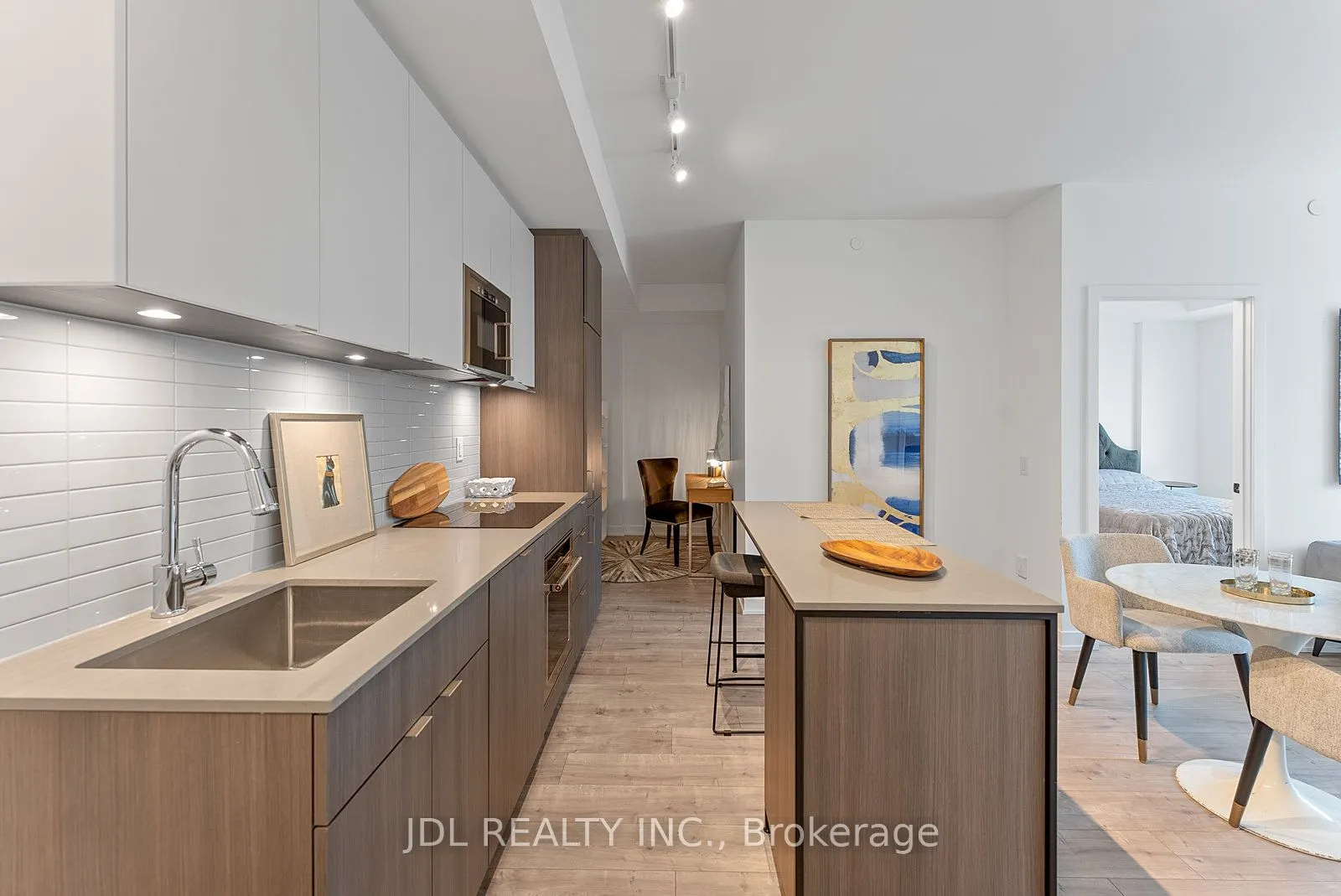 215 Lakeshore Road W, #519