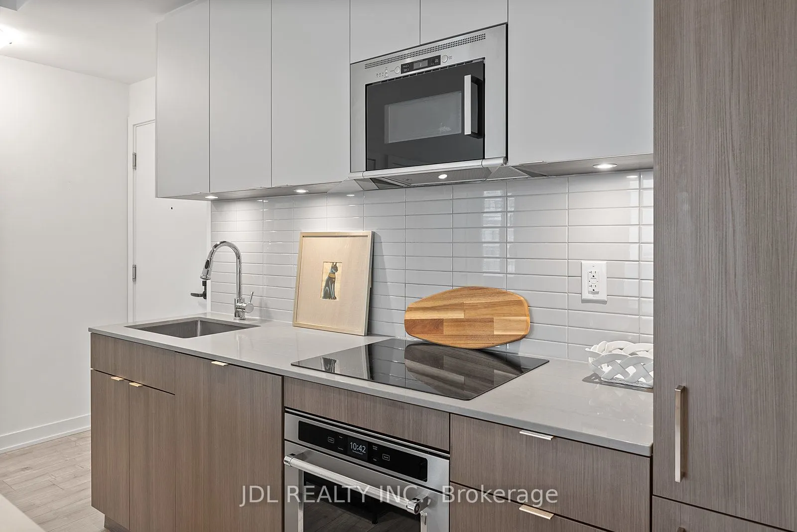 215 Lakeshore Road W, #519