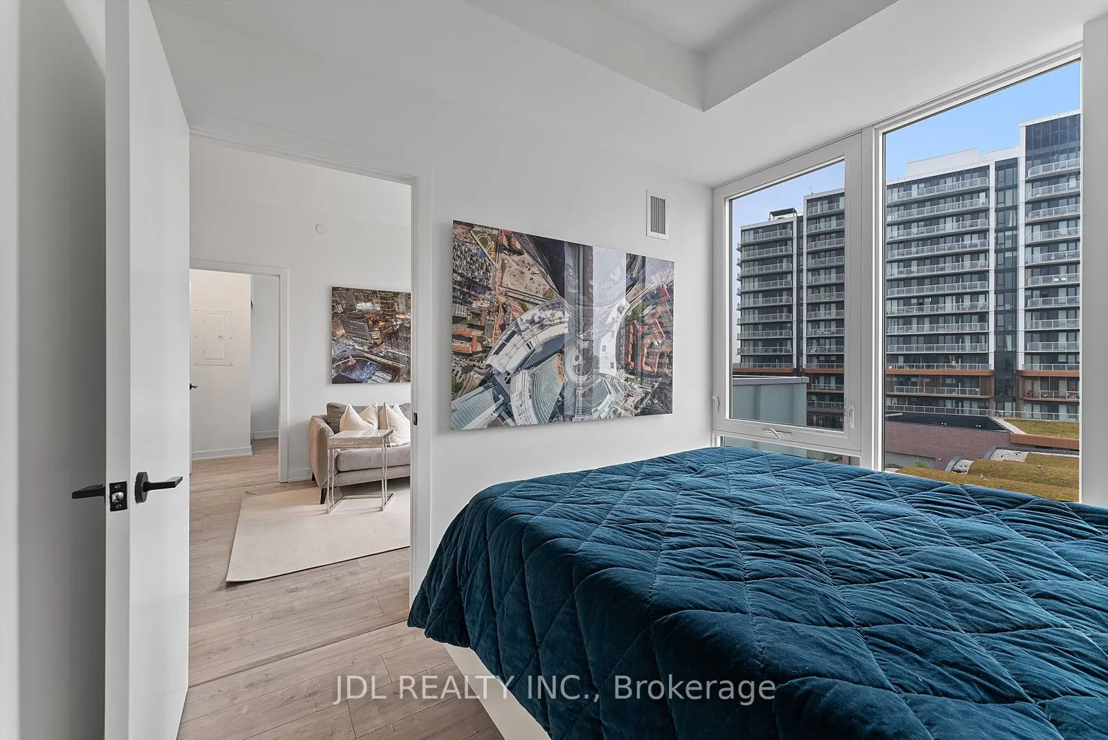 215 Lakeshore Road W, #519