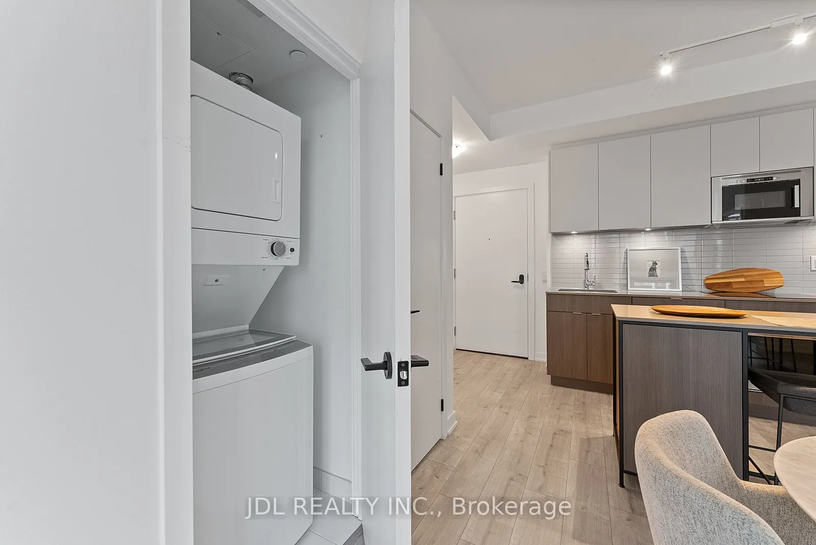 215 Lakeshore Road W, #519
