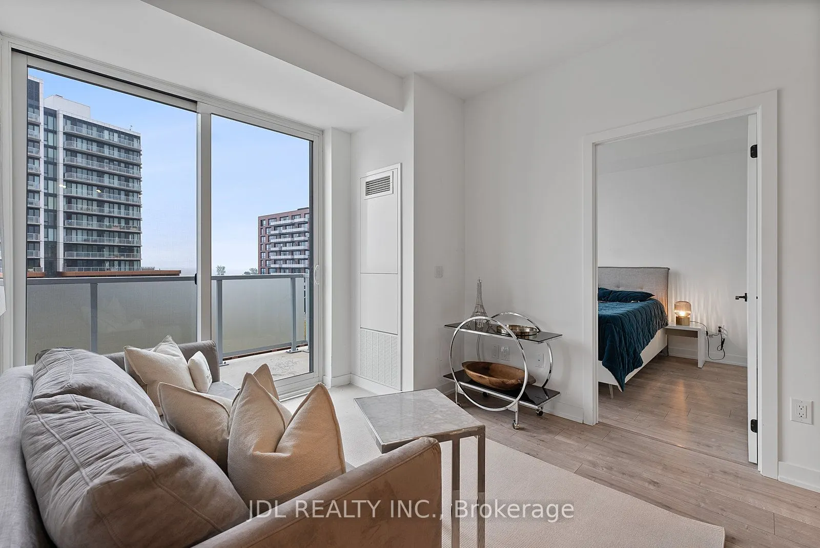 215 Lakeshore Road W, #519