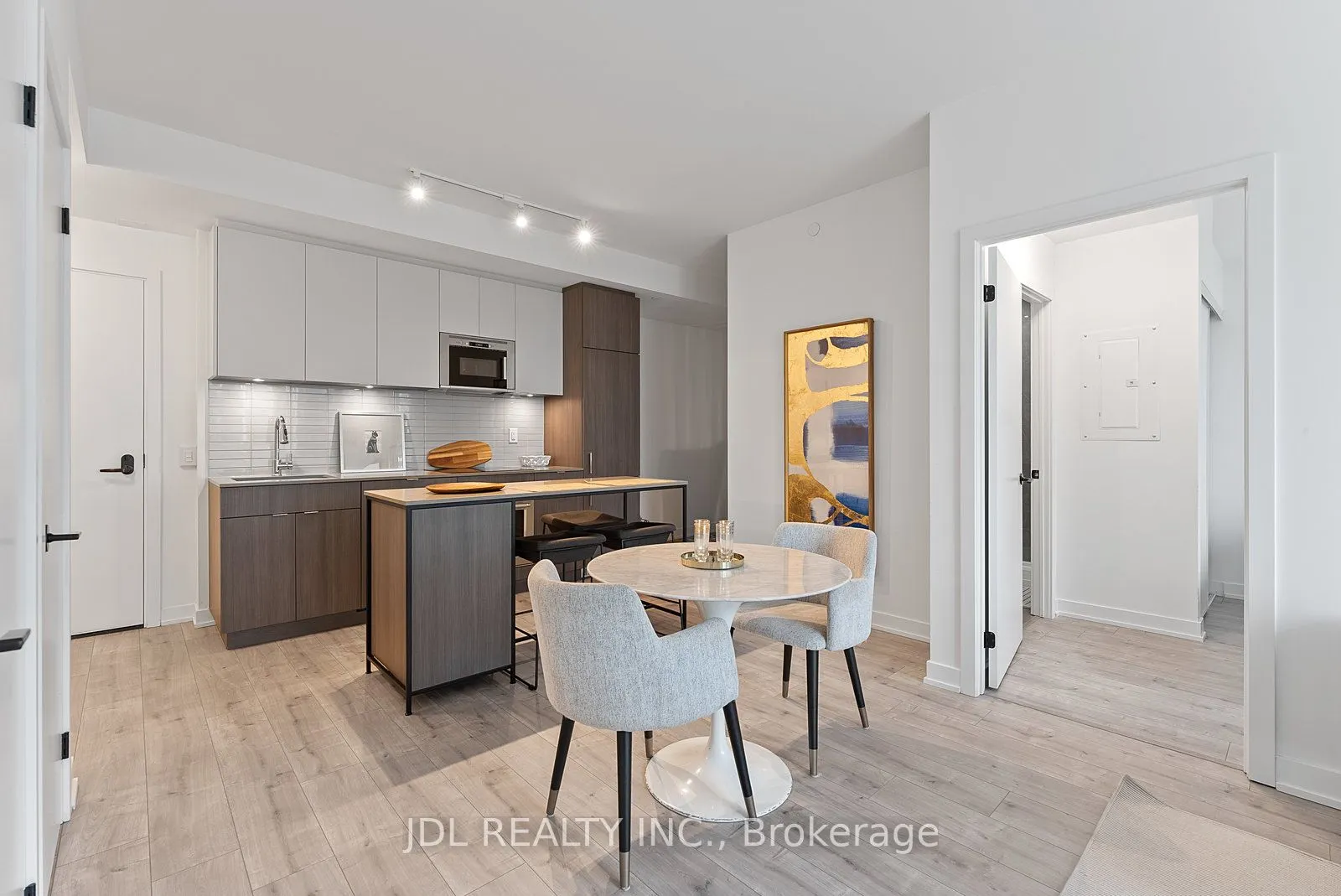 215 Lakeshore Road W, #519
