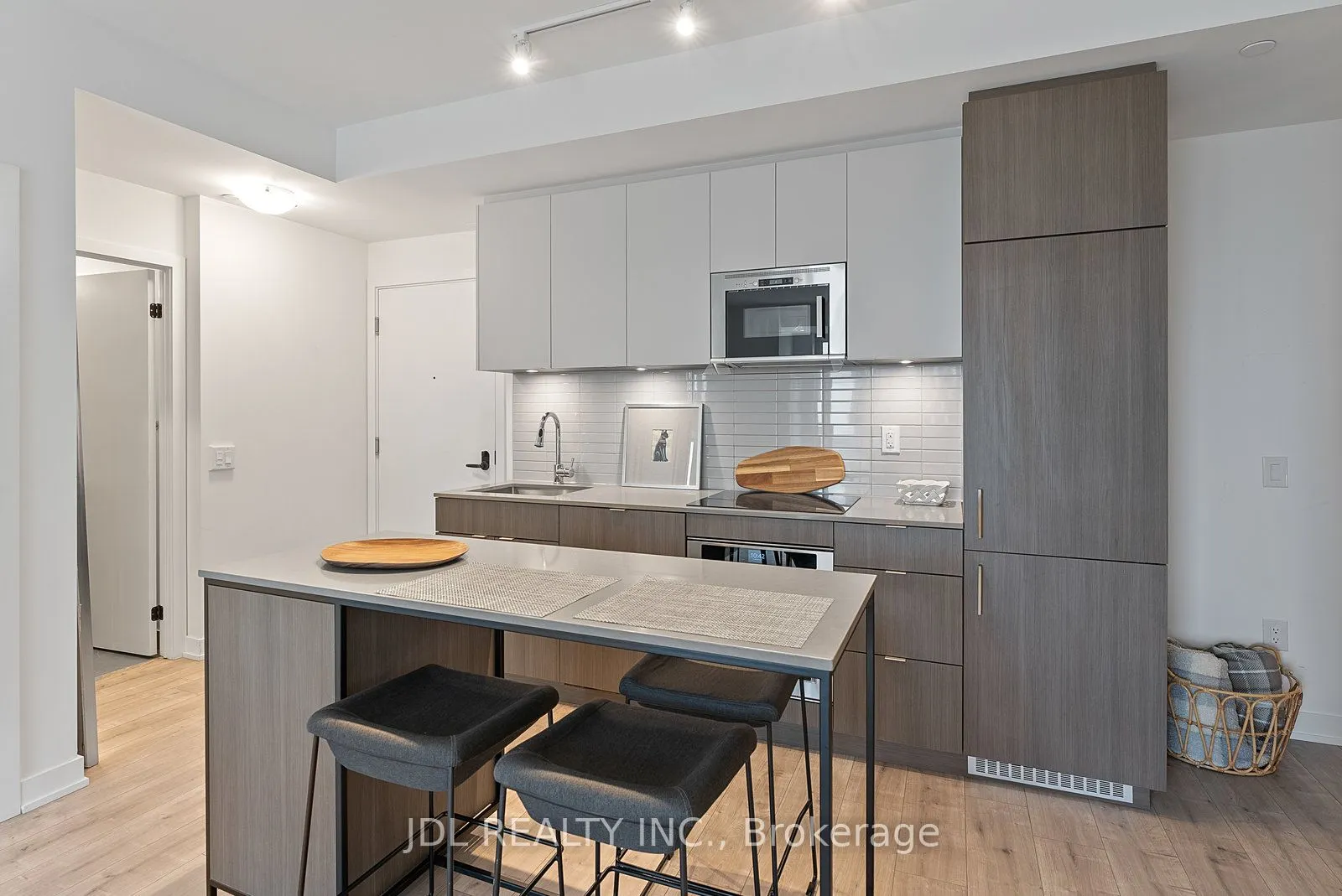 215 Lakeshore Road W, #519