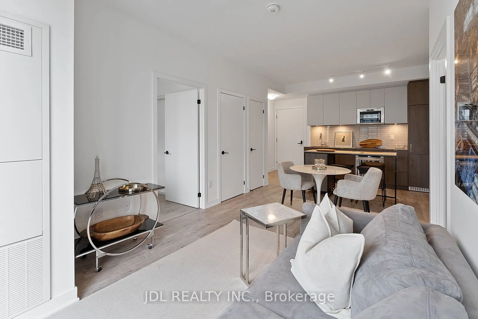 215 Lakeshore Road W, #519