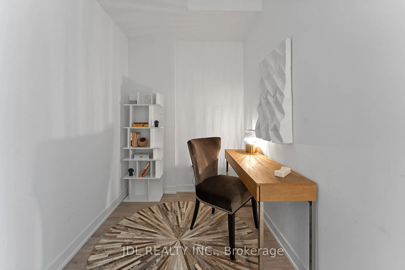215 Lakeshore Road W, #519