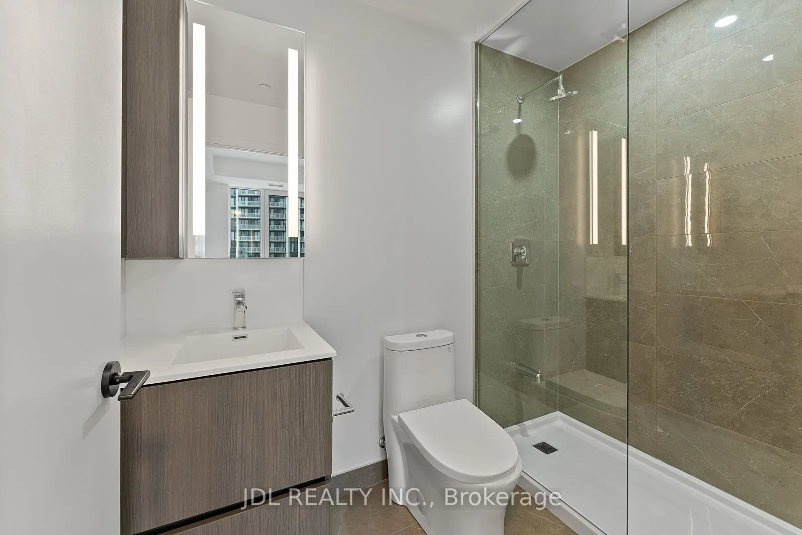 215 Lakeshore Road W, #519