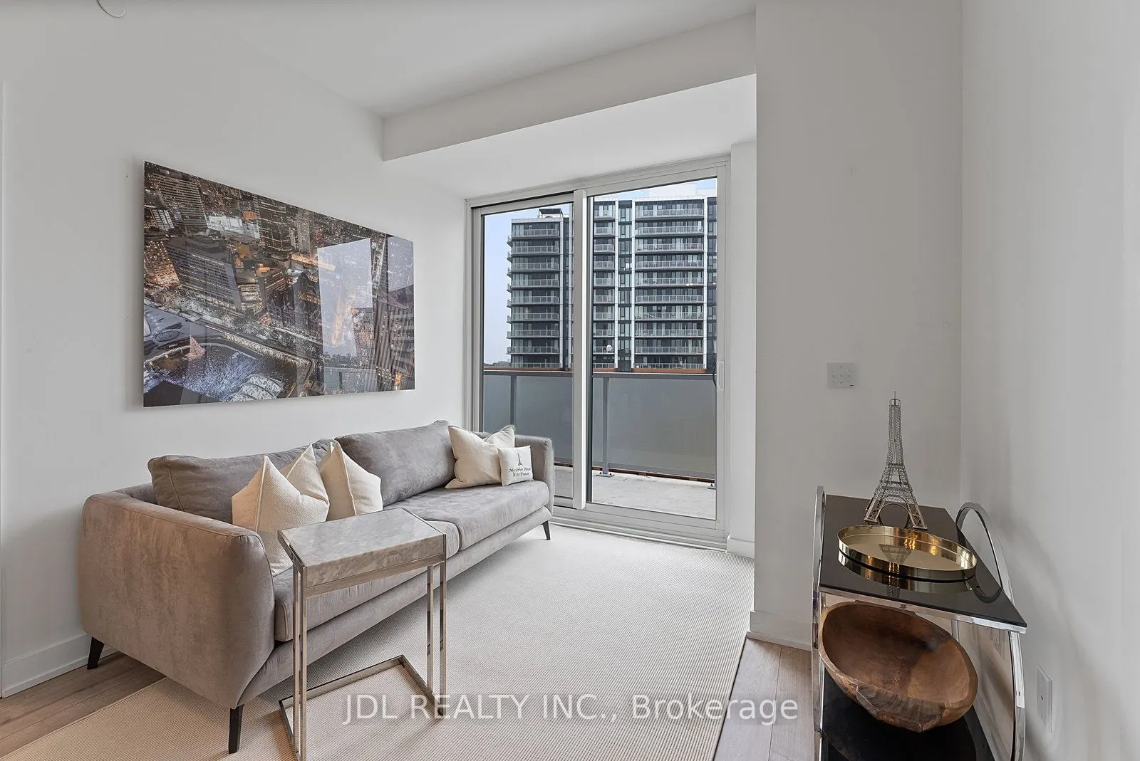 215 Lakeshore Road W, #519