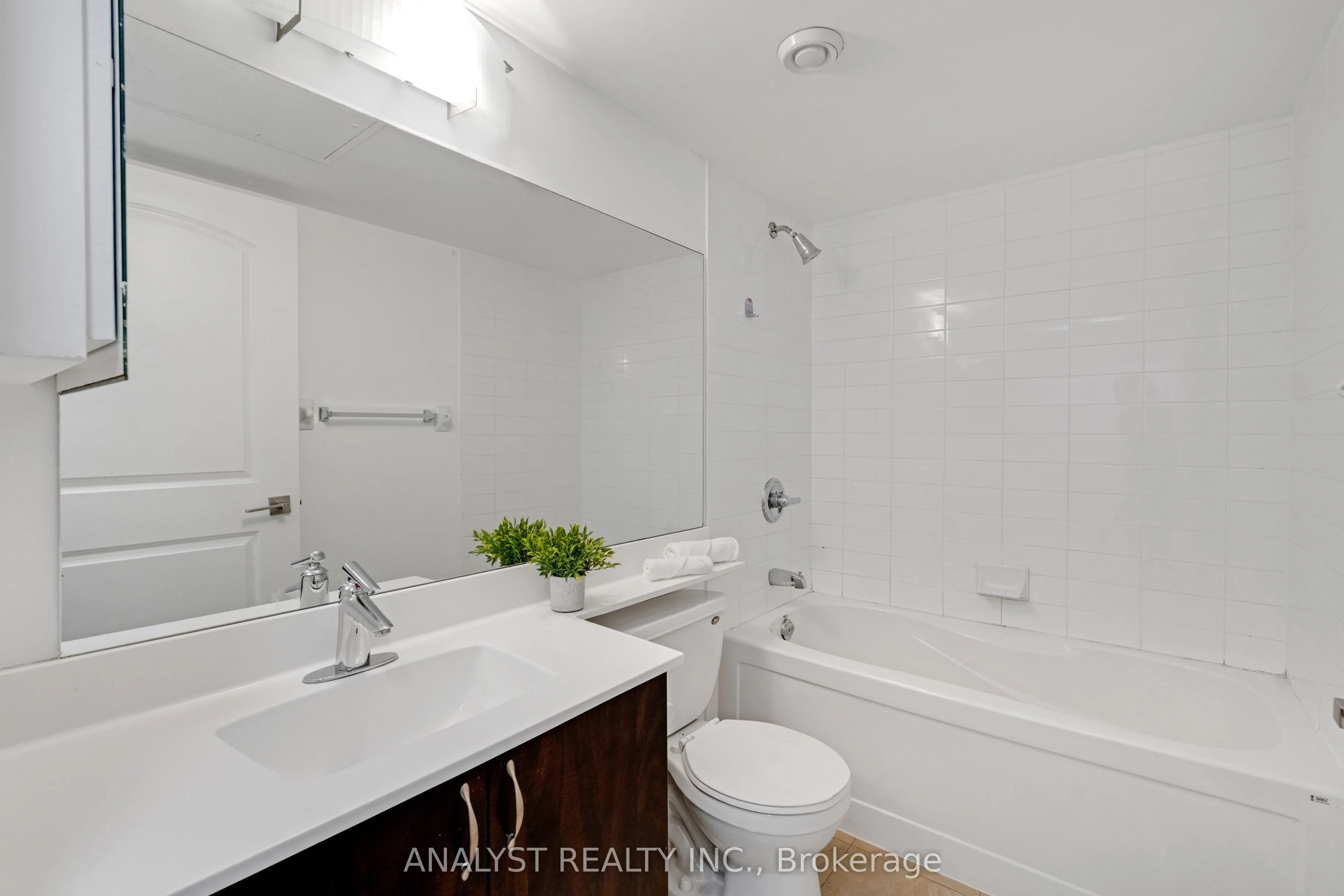55 De Boers Drive, #203