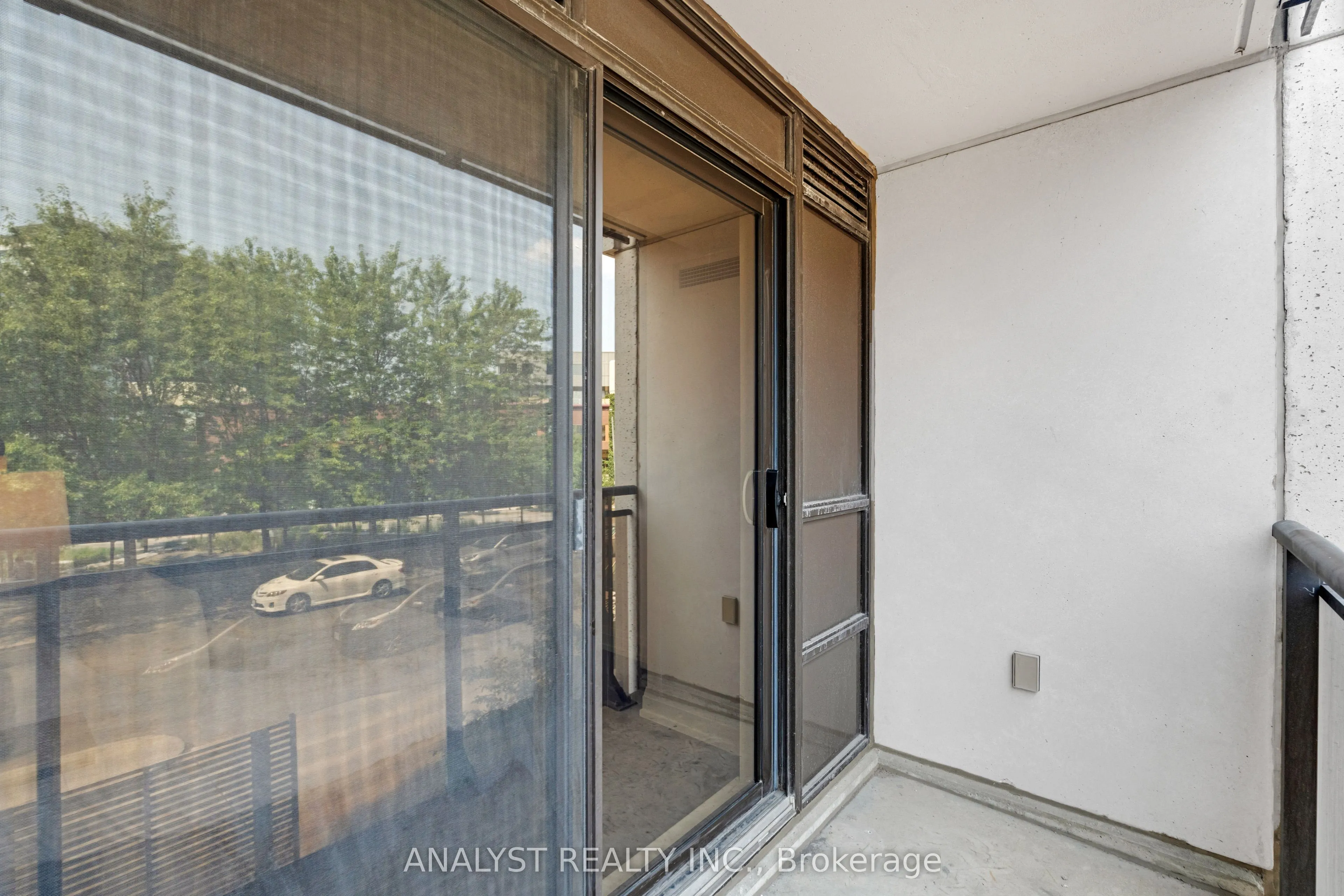 55 De Boers Drive, #203