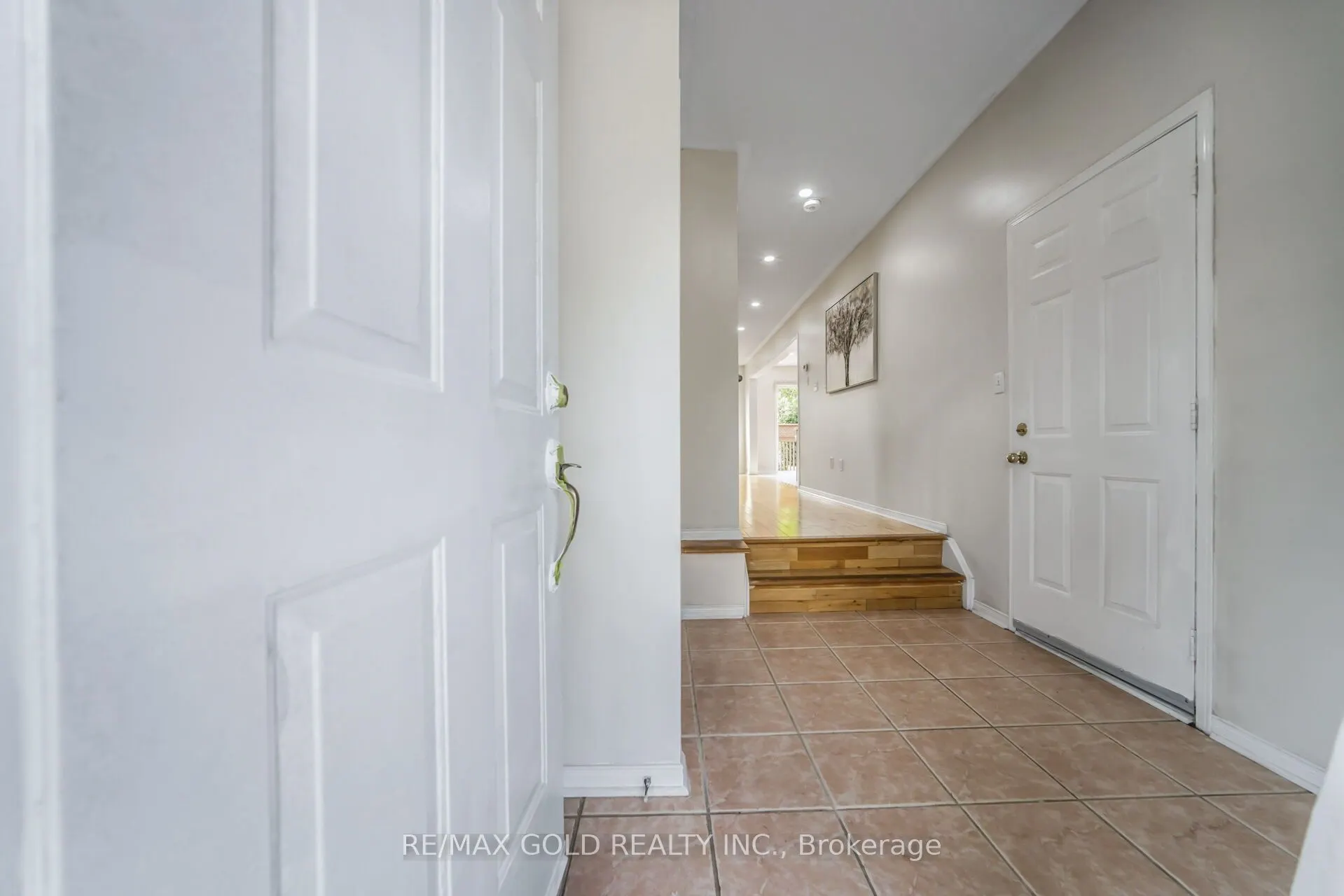 60 Mistdale Crescent
