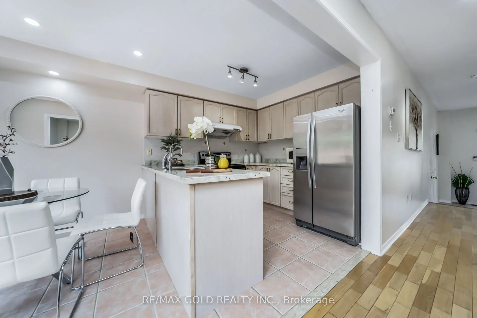 60 Mistdale Crescent