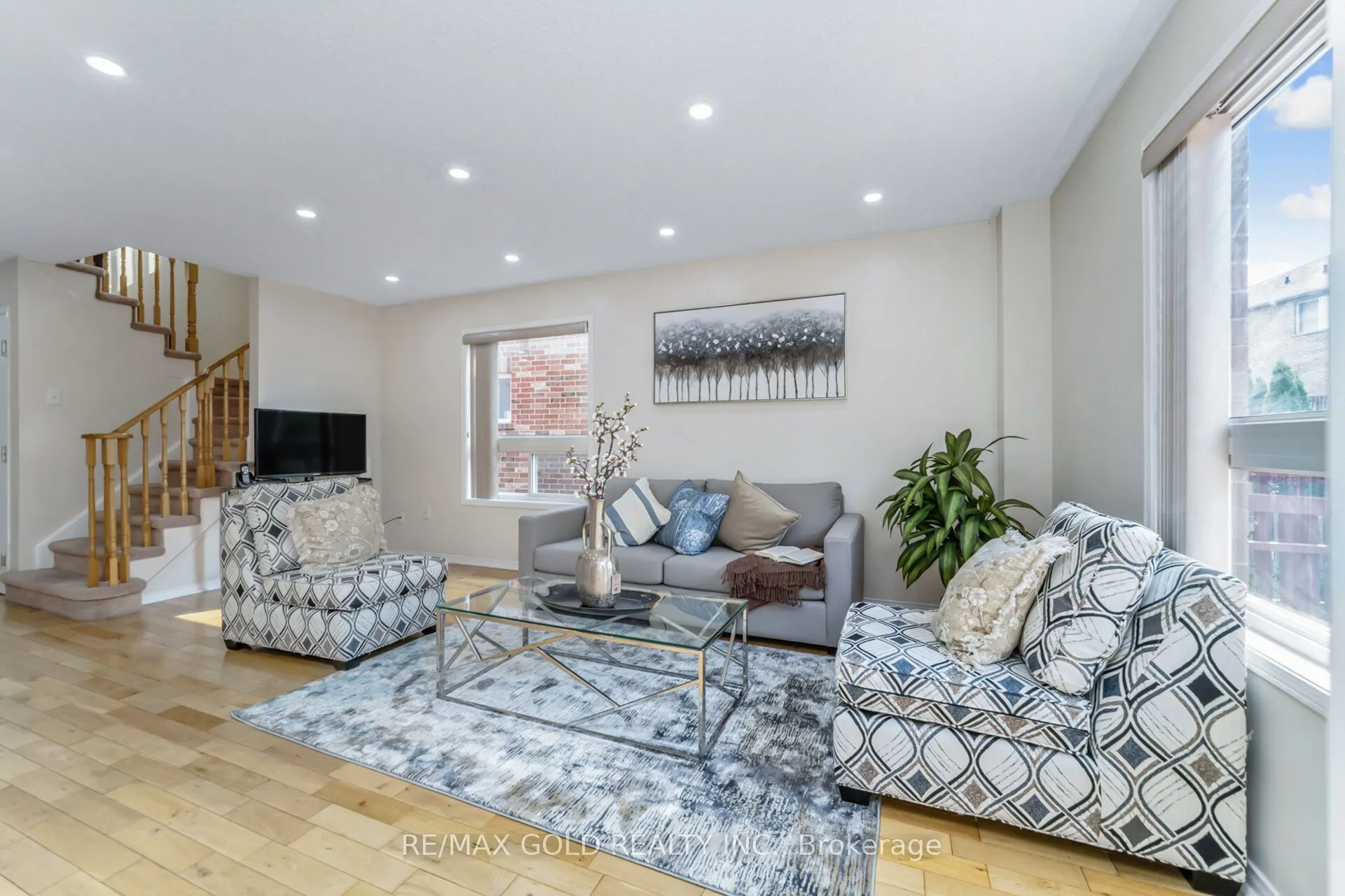 60 Mistdale Crescent