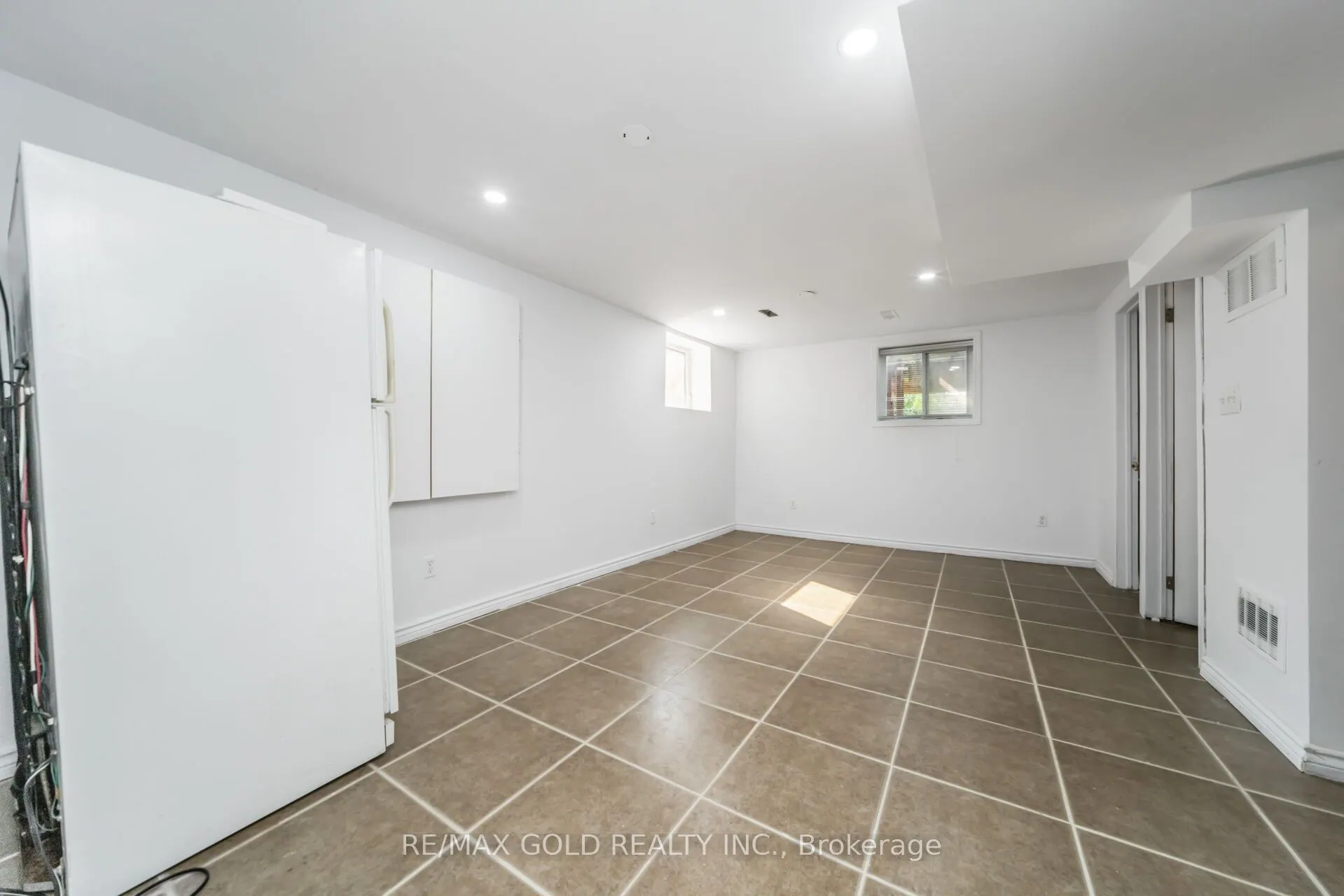 60 Mistdale Crescent