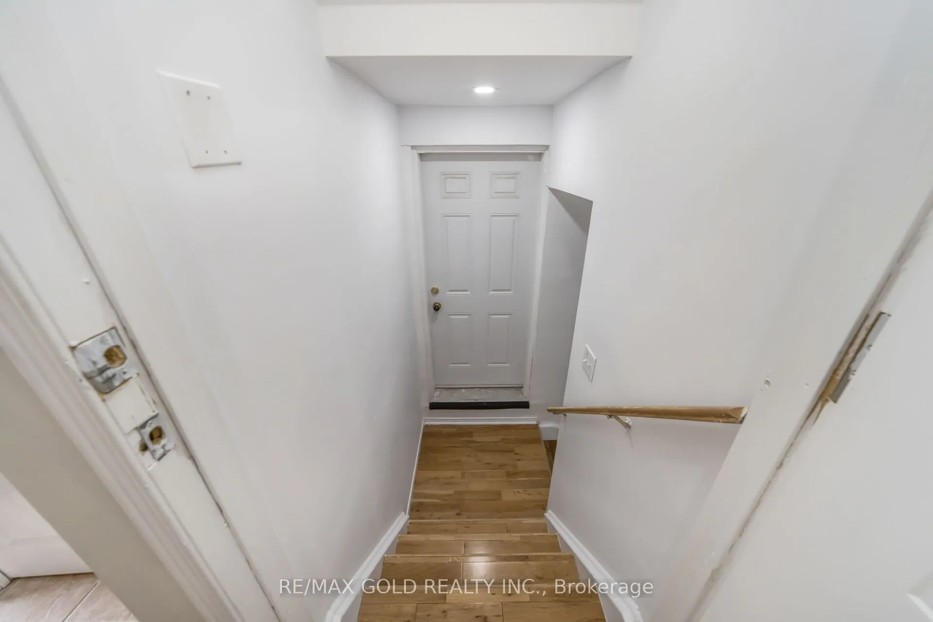 60 Mistdale Crescent