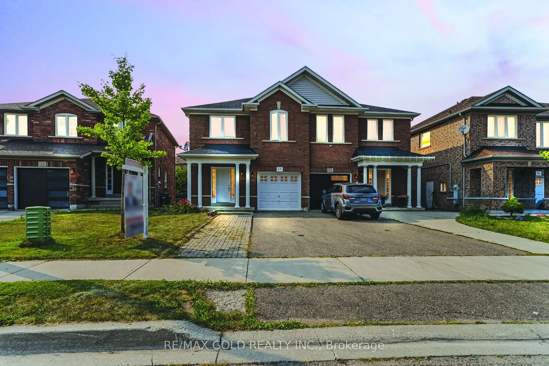 60 Mistdale Crescent