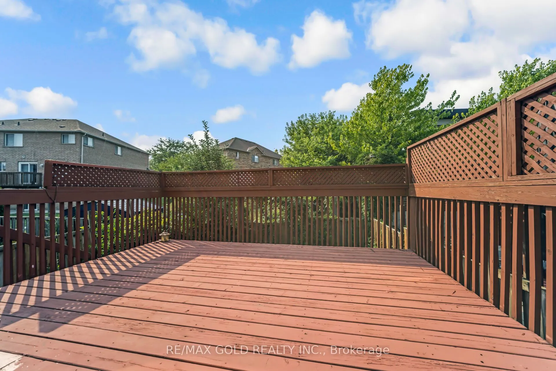 60 Mistdale Crescent