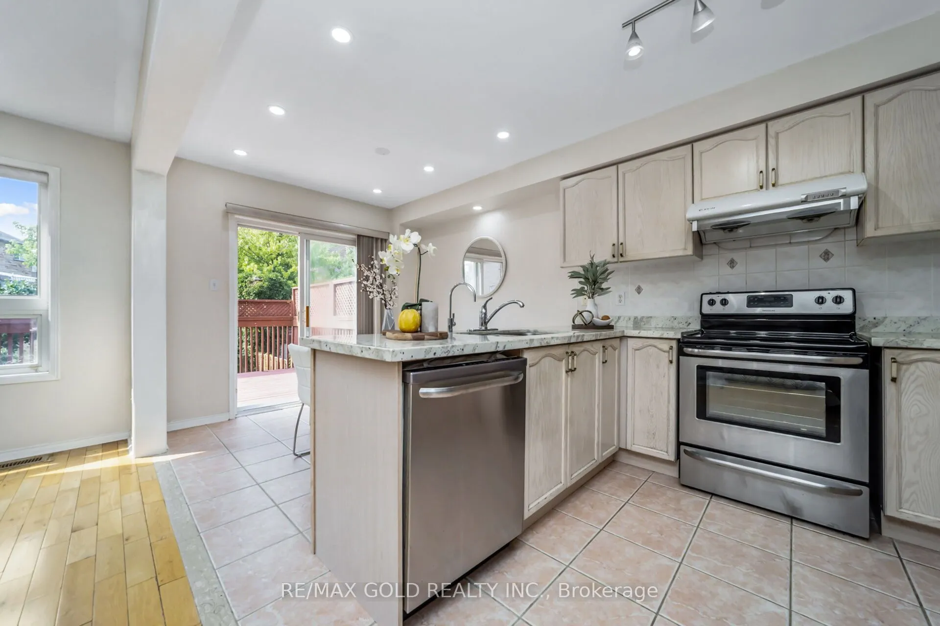 60 Mistdale Crescent