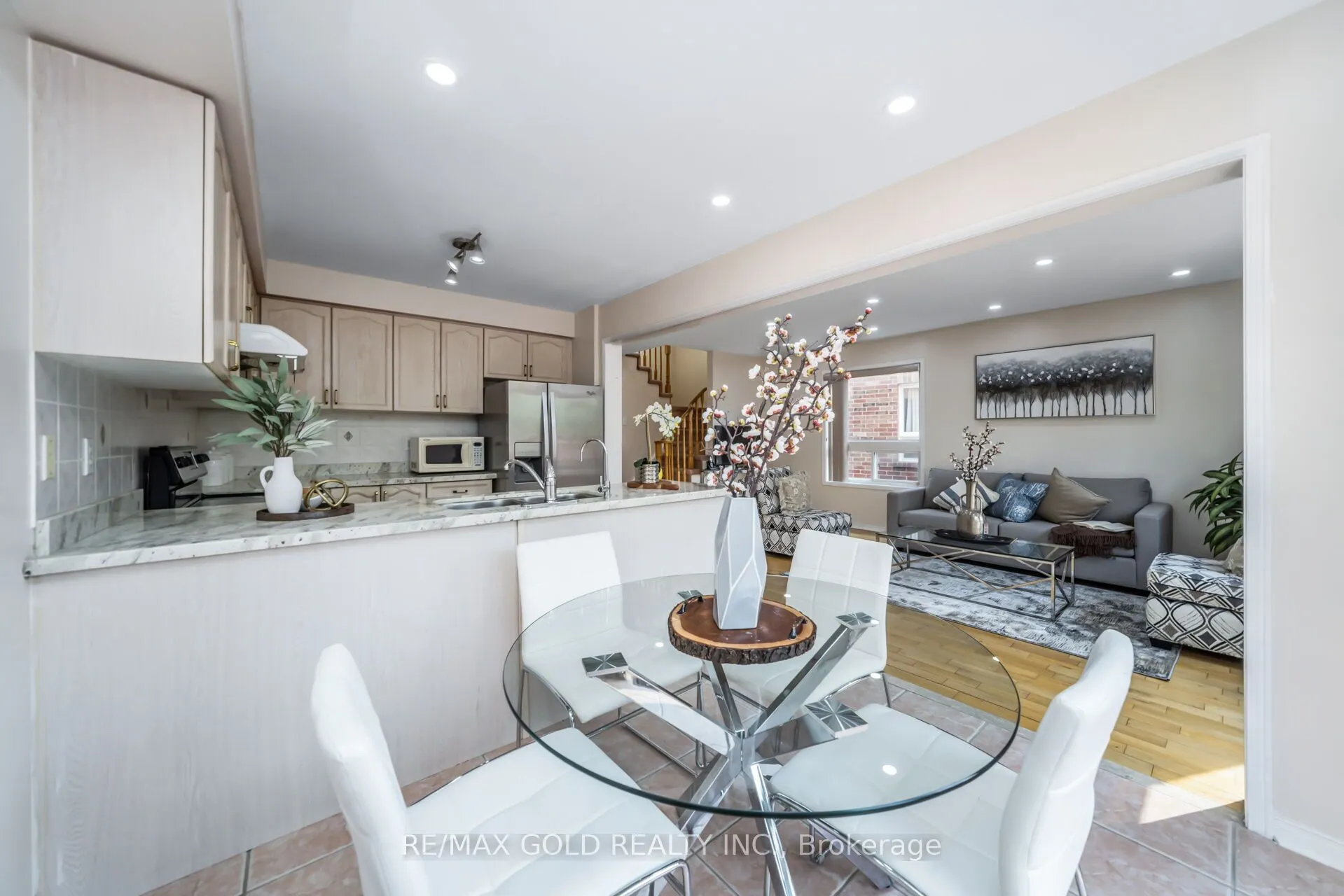 60 Mistdale Crescent