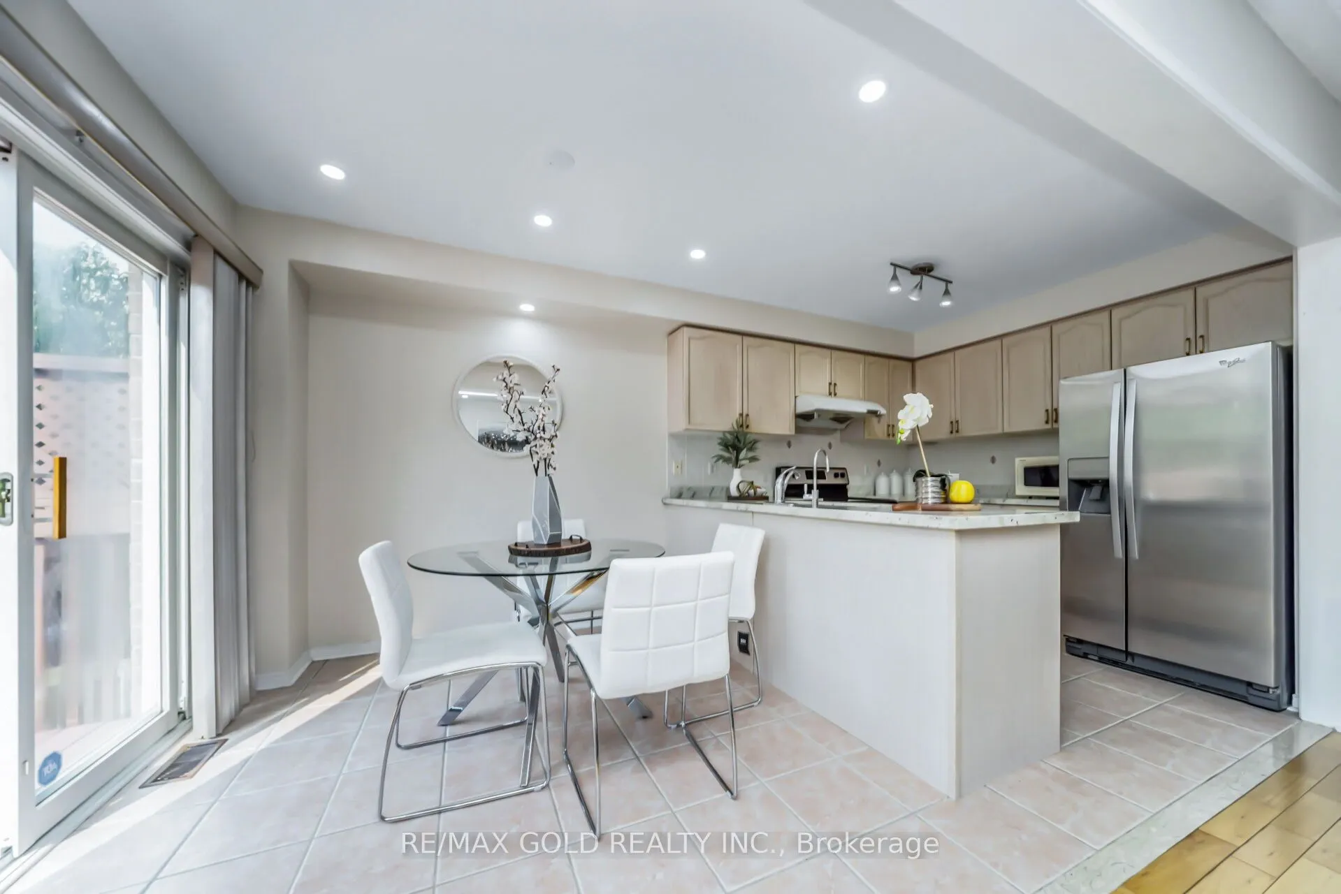 60 Mistdale Crescent