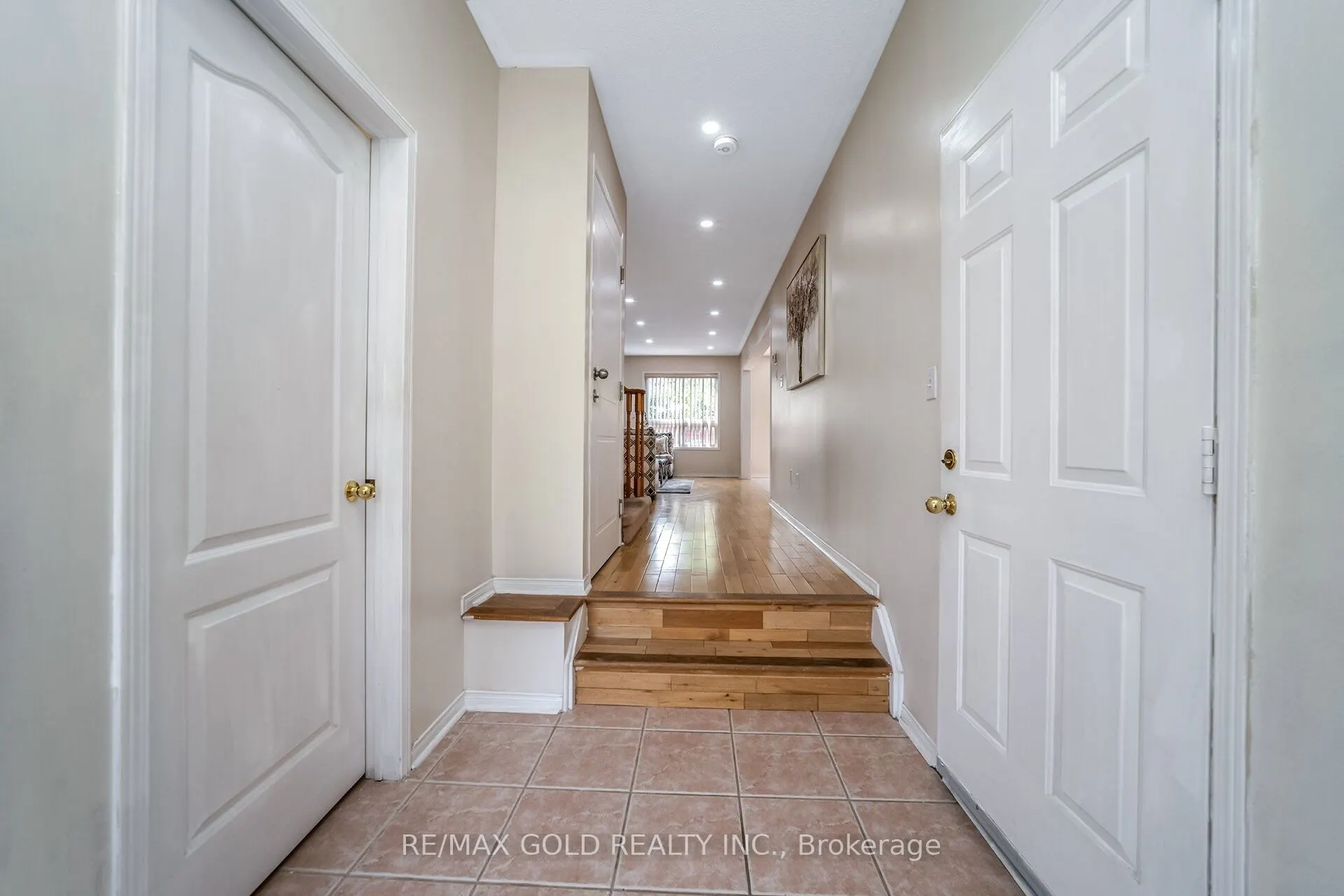 60 Mistdale Crescent