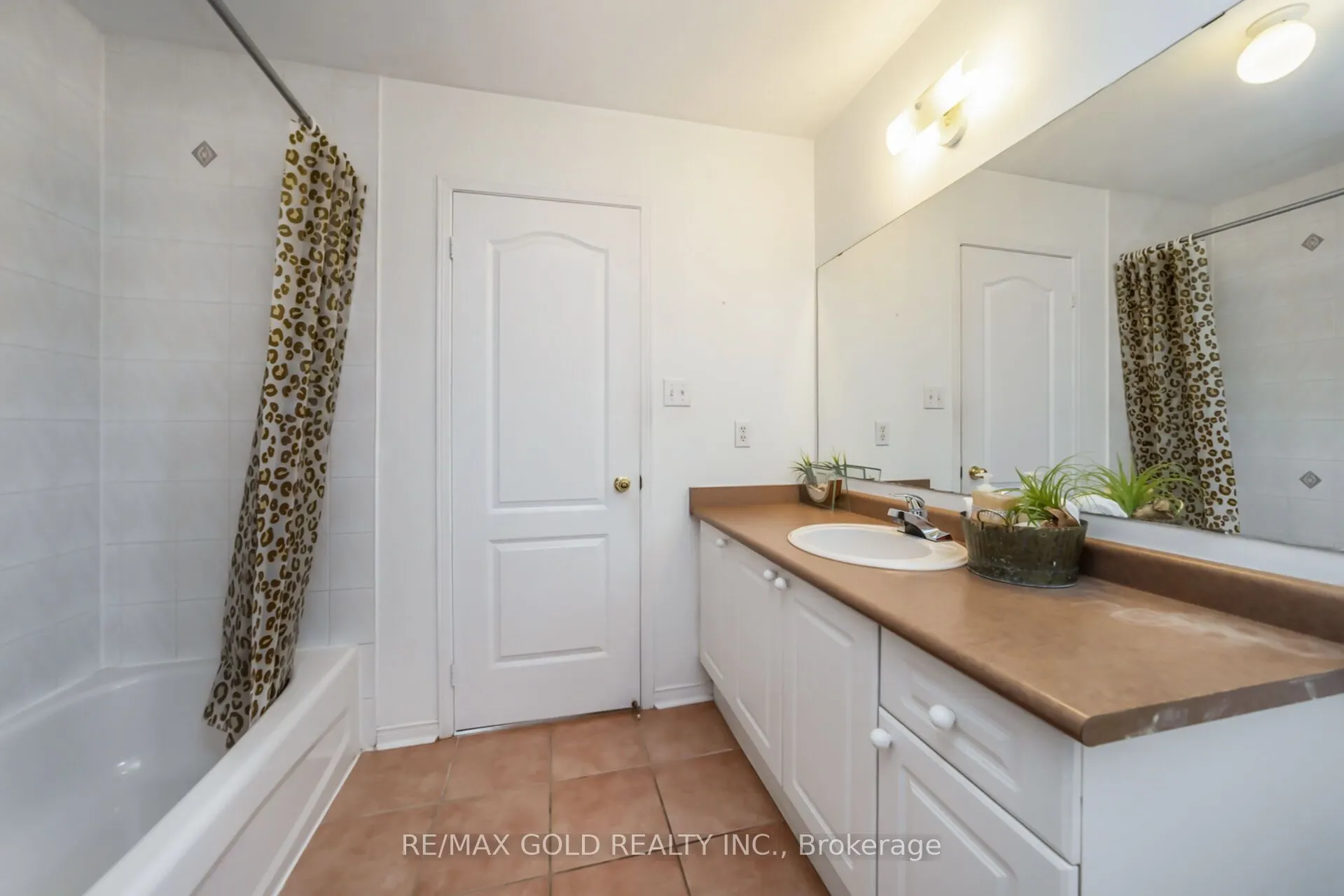 60 Mistdale Crescent