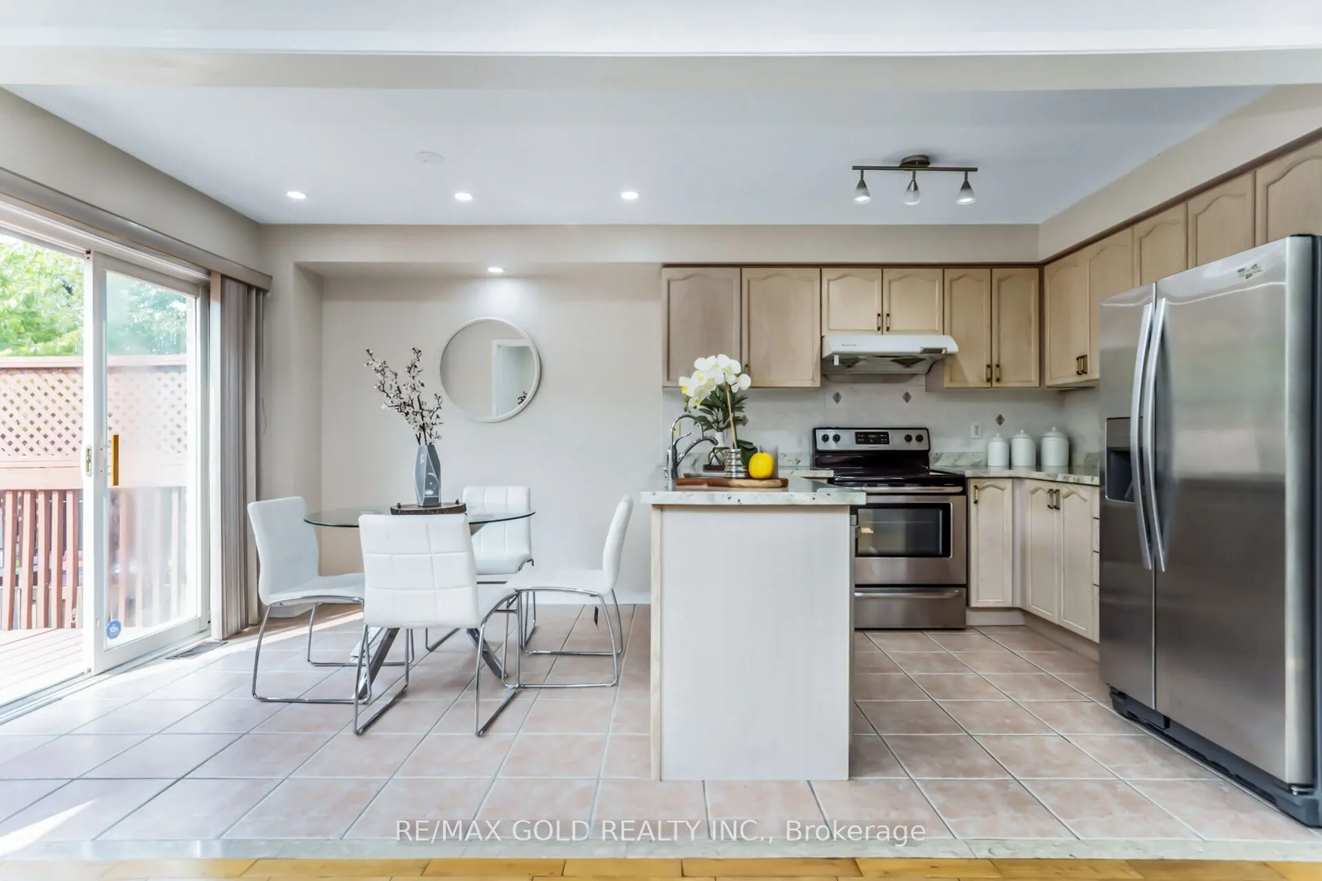 60 Mistdale Crescent