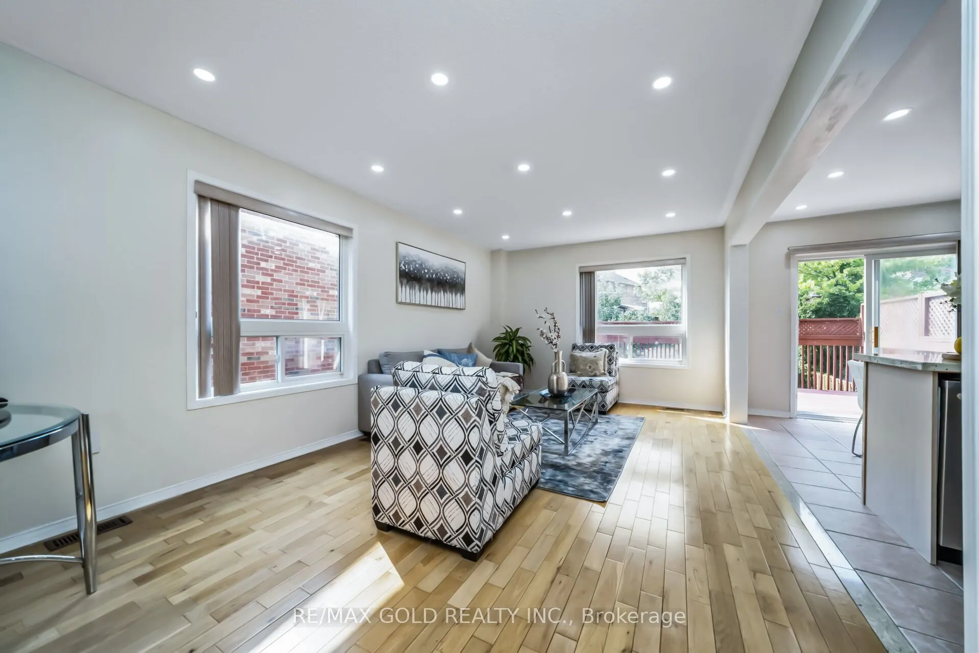 60 Mistdale Crescent
