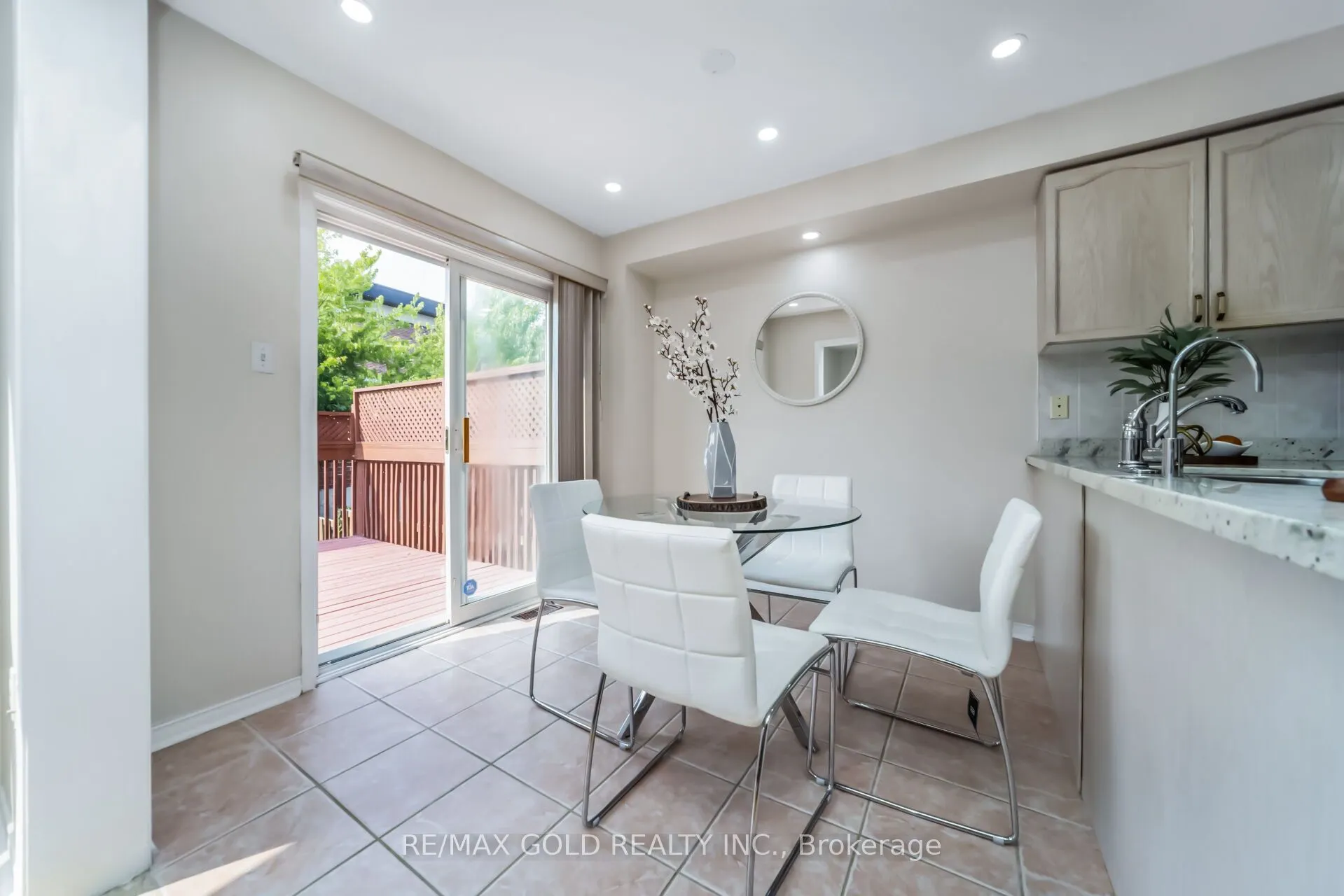 60 Mistdale Crescent