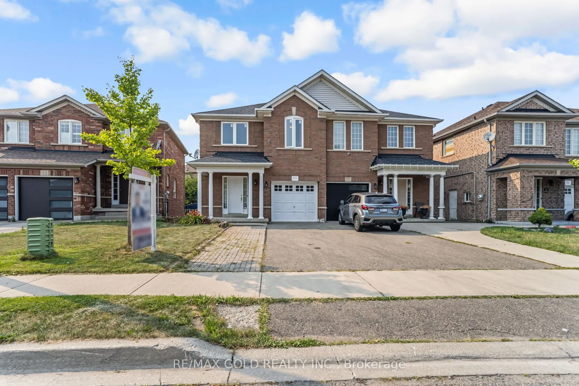 60 Mistdale Crescent