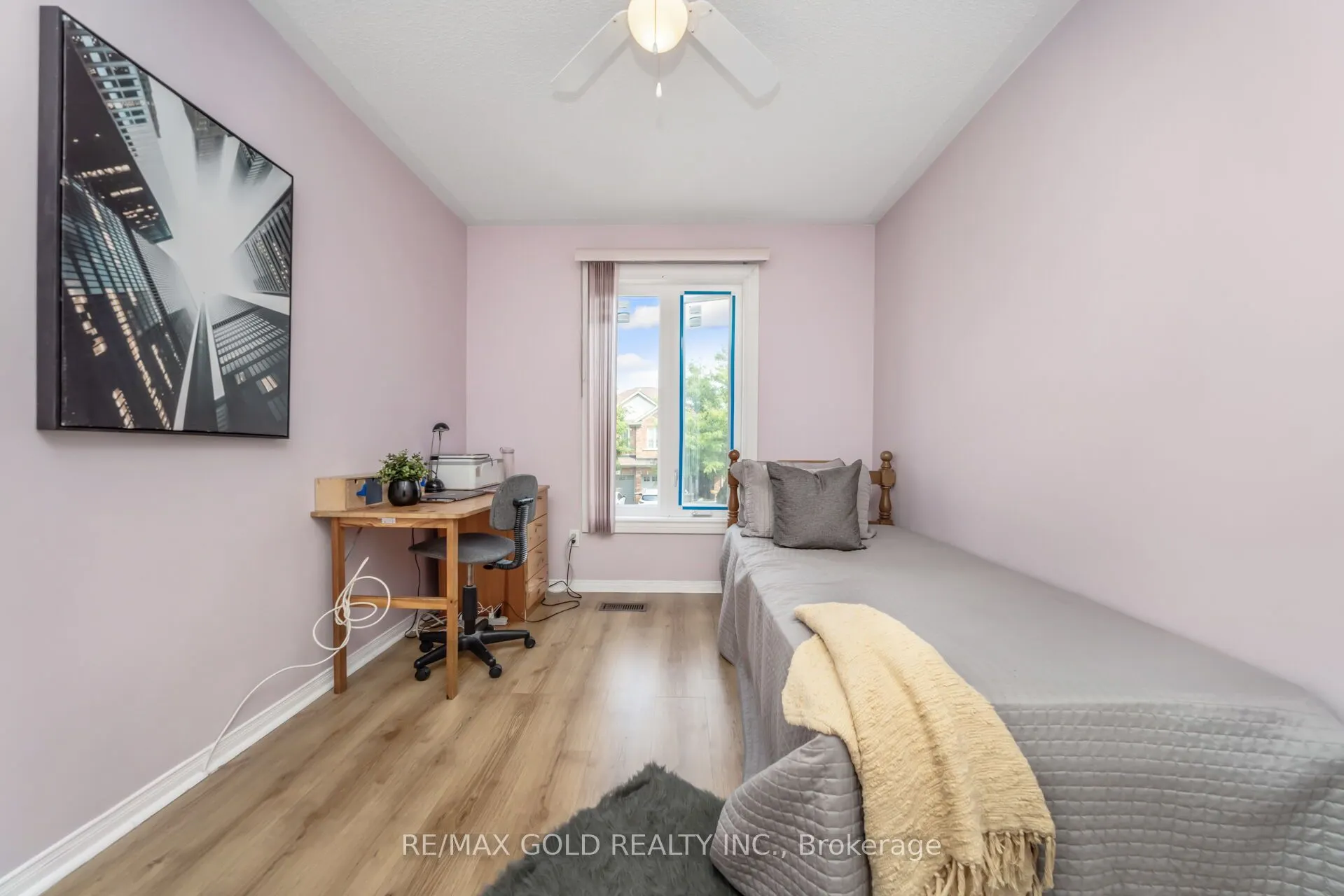 60 Mistdale Crescent