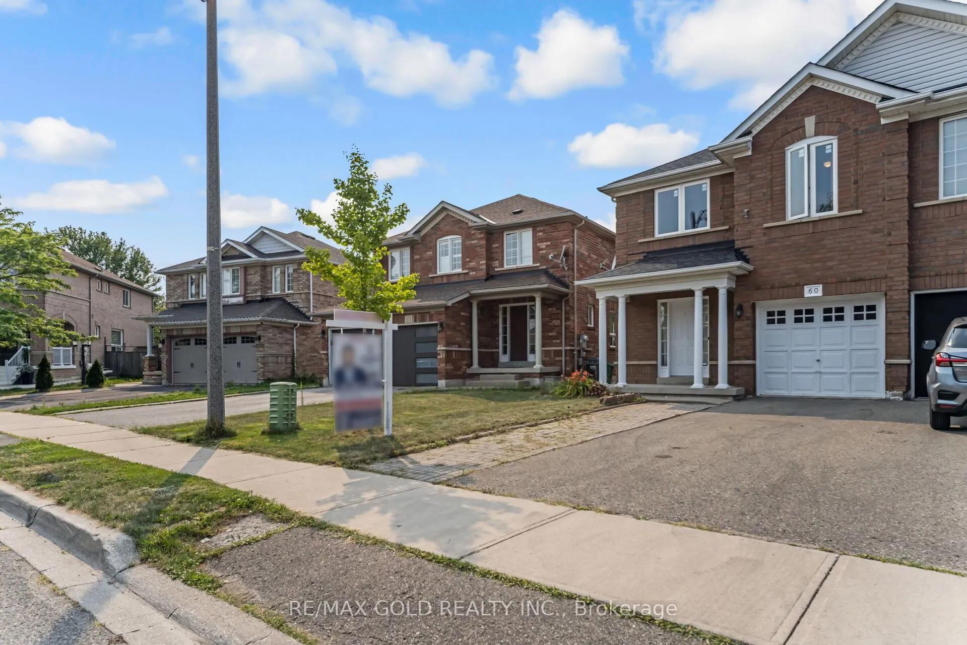 60 Mistdale Crescent