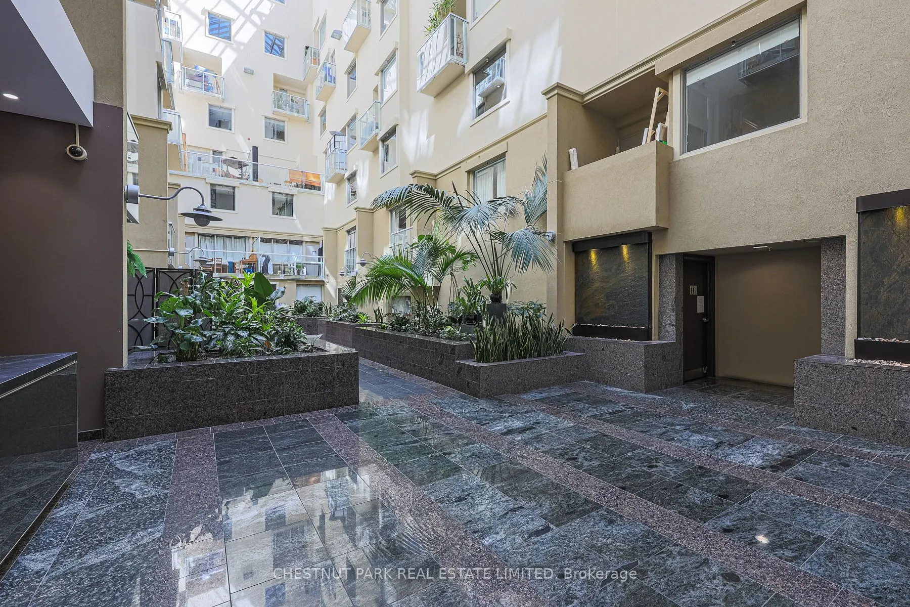 437 Roncesvalles Avenue, #404