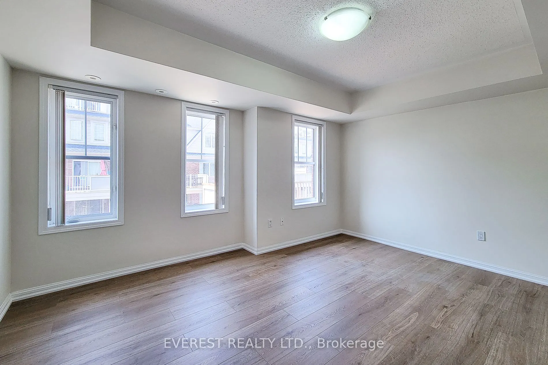 639 Dundas Street W, #5