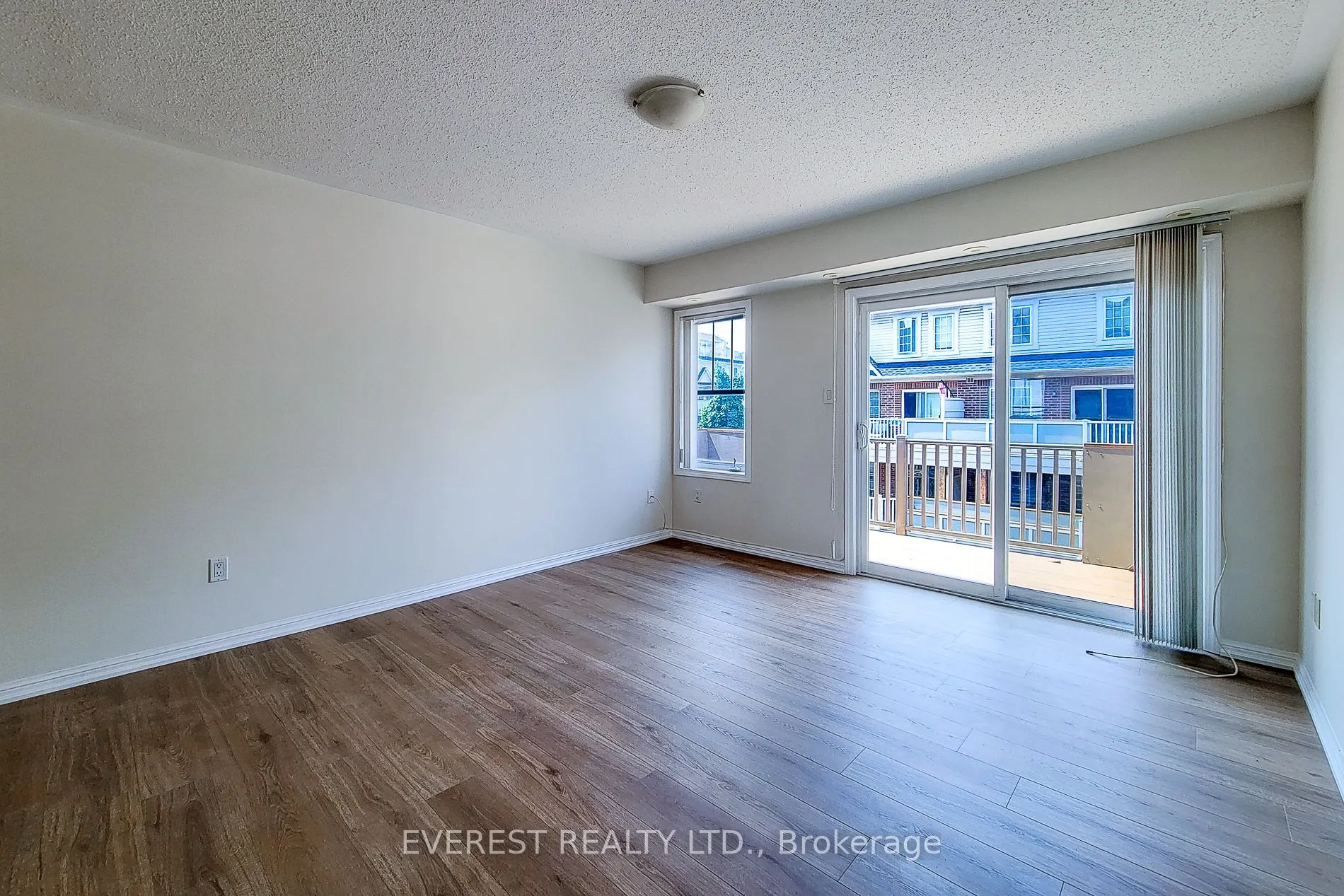 639 Dundas Street W, #5