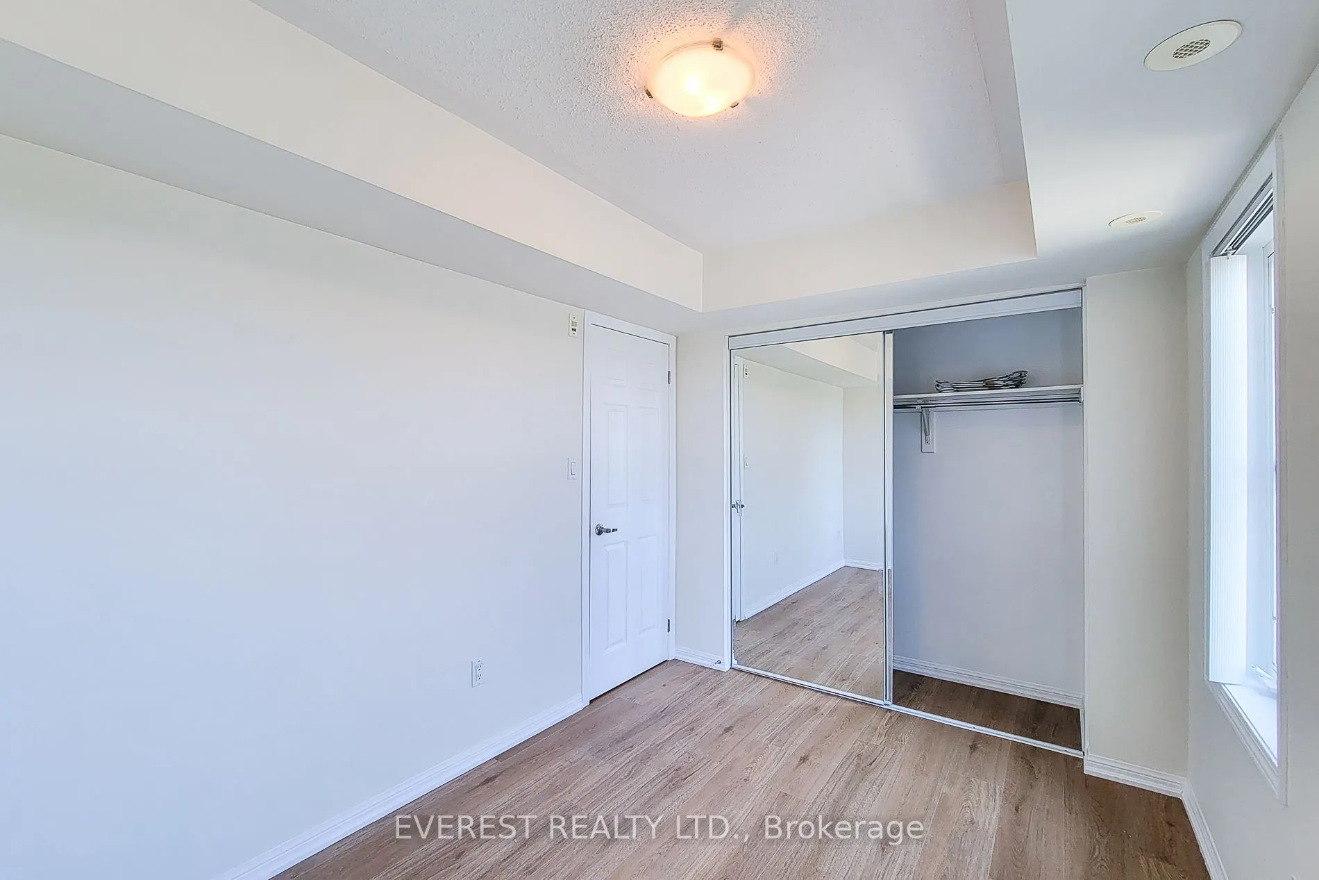 639 Dundas Street W, #5