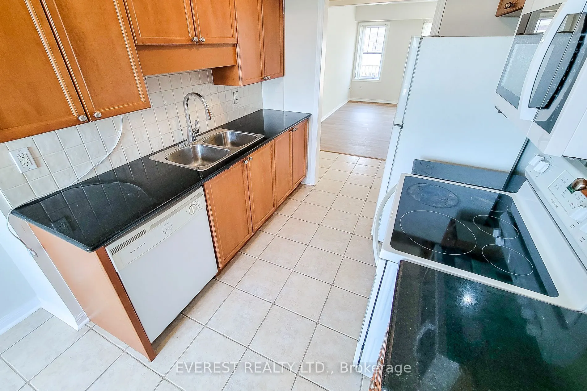 639 Dundas Street W, #5