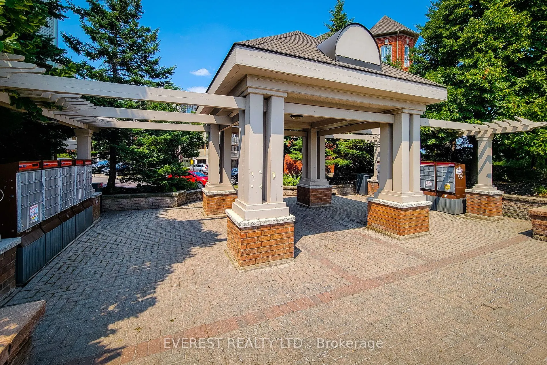 639 Dundas Street W, #5