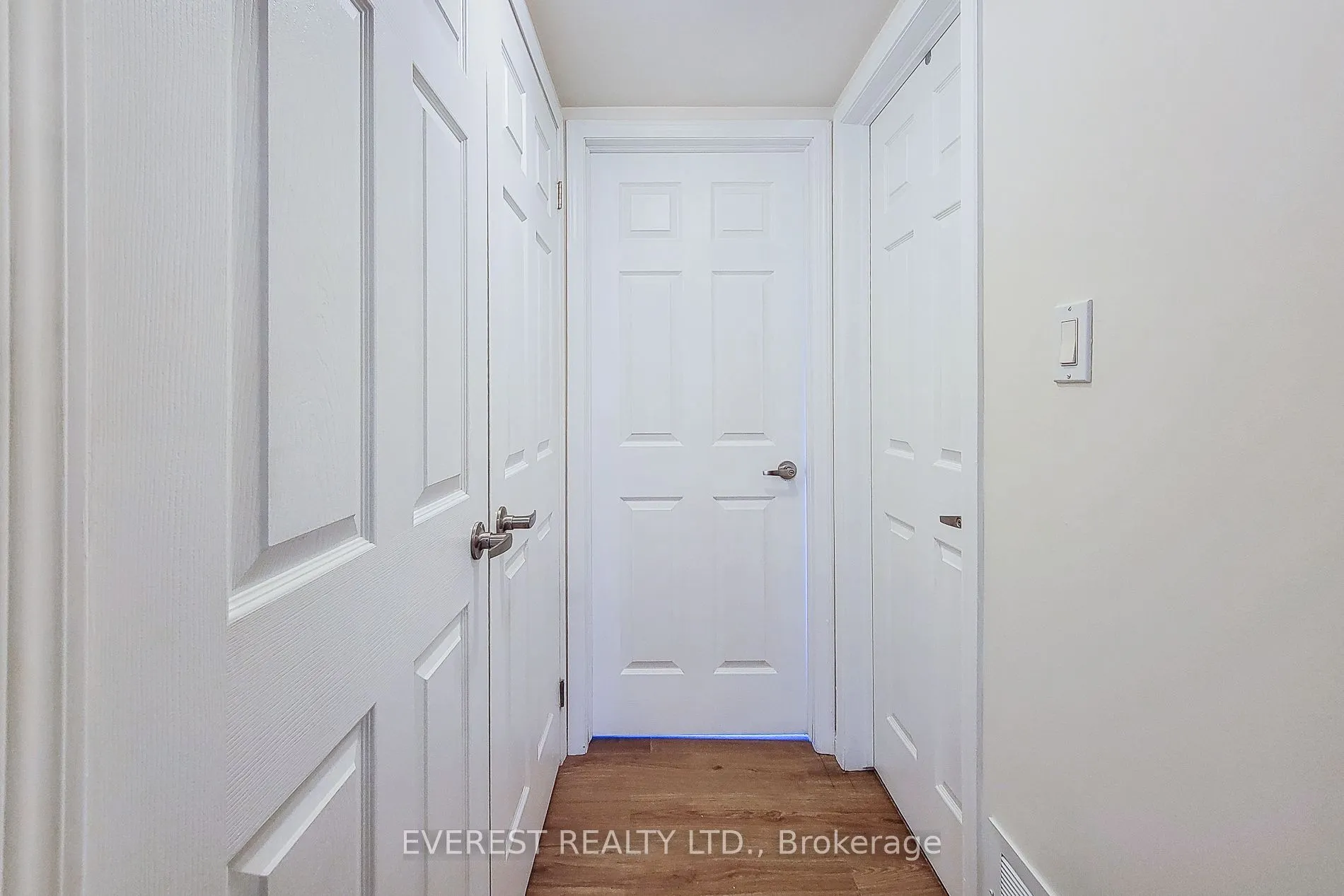 639 Dundas Street W, #5