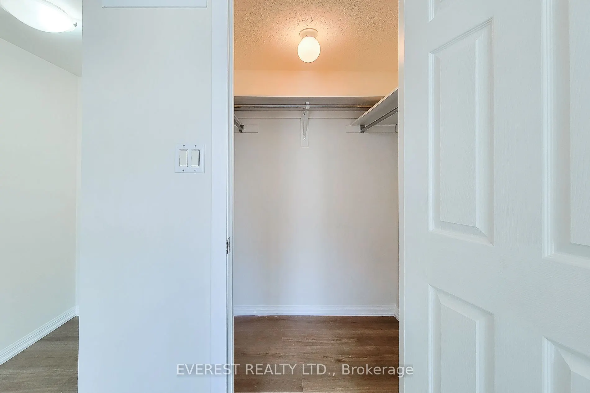 639 Dundas Street W, #5