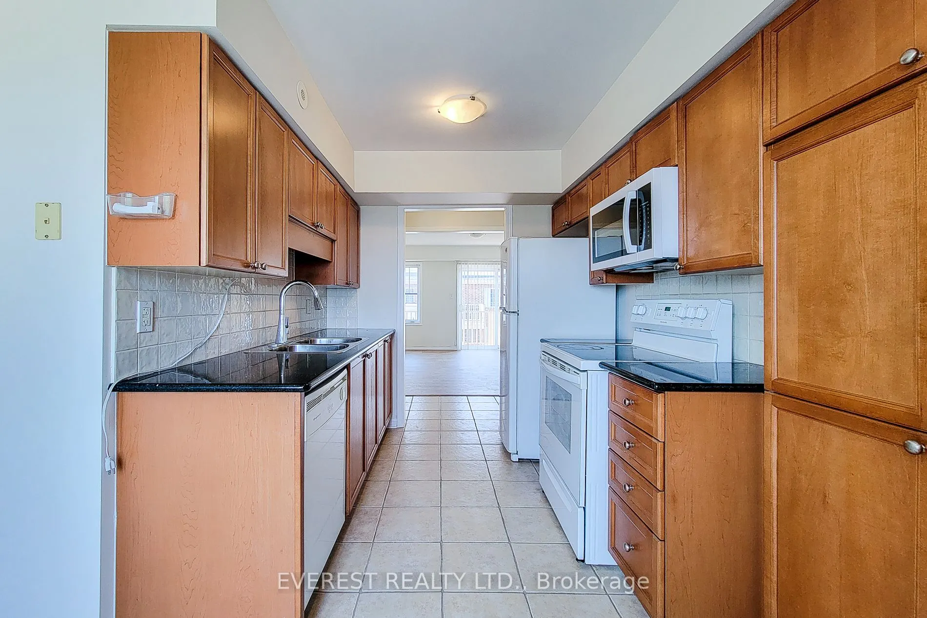 639 Dundas Street W, #5