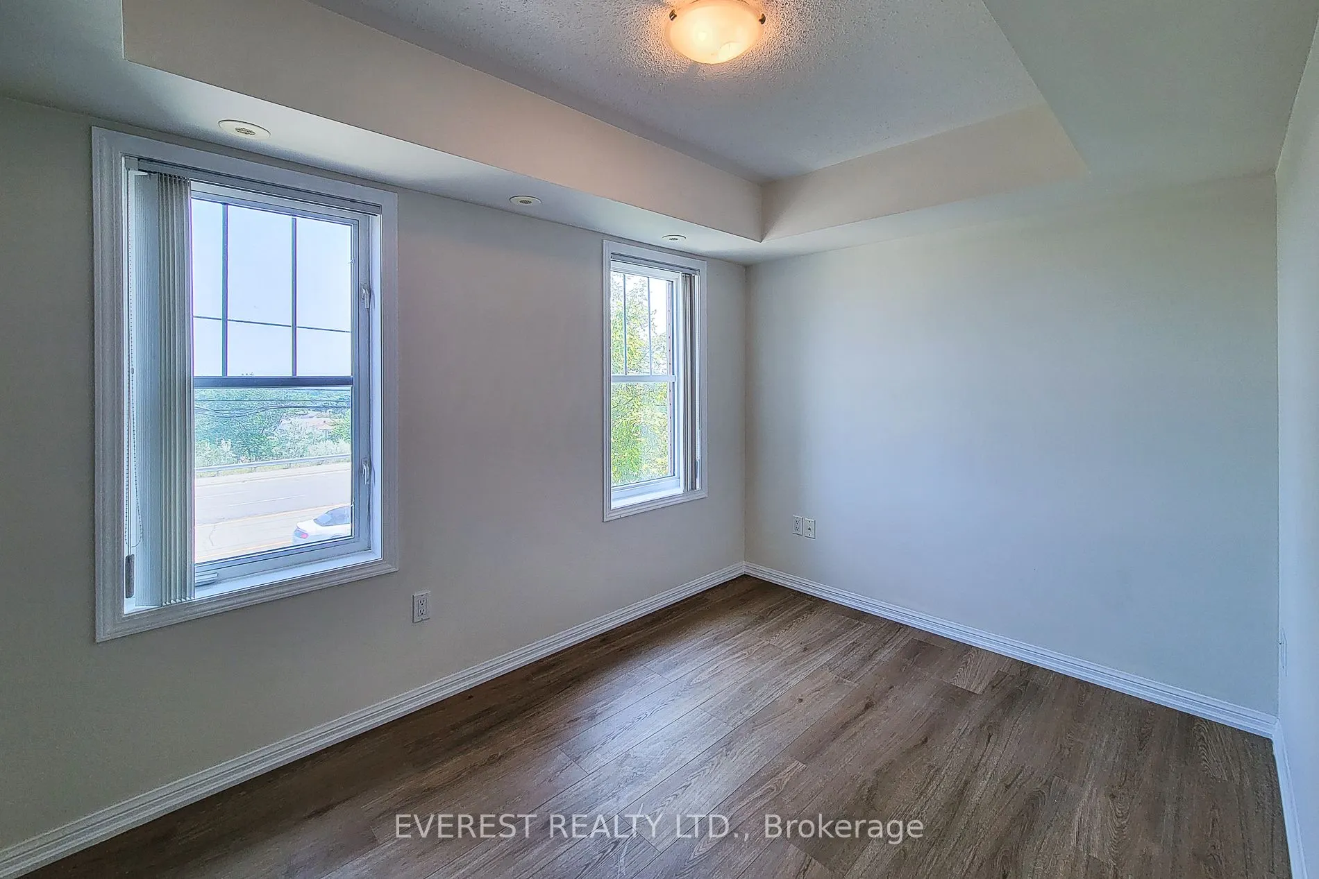 639 Dundas Street W, #5