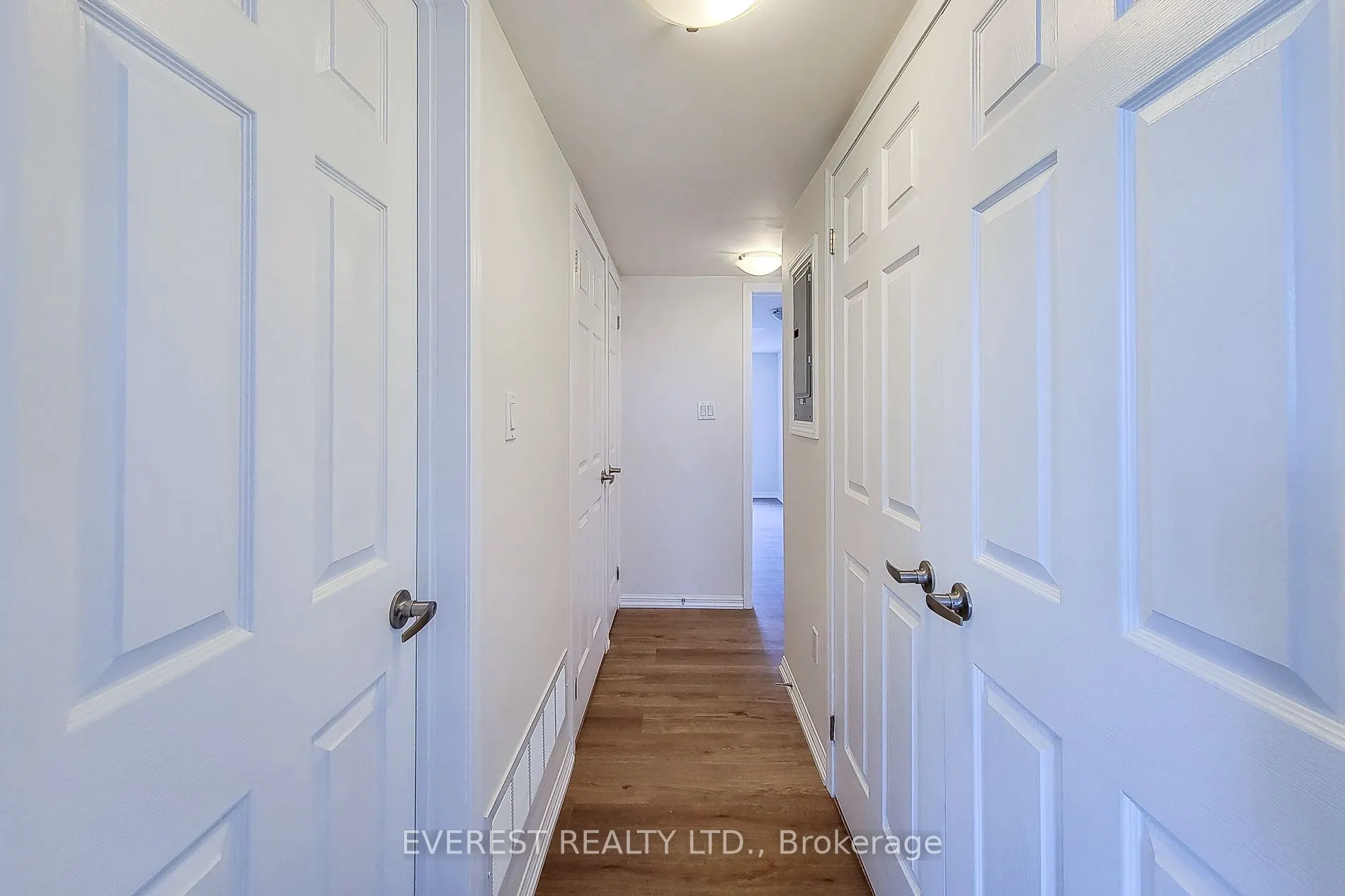 639 Dundas Street W, #5