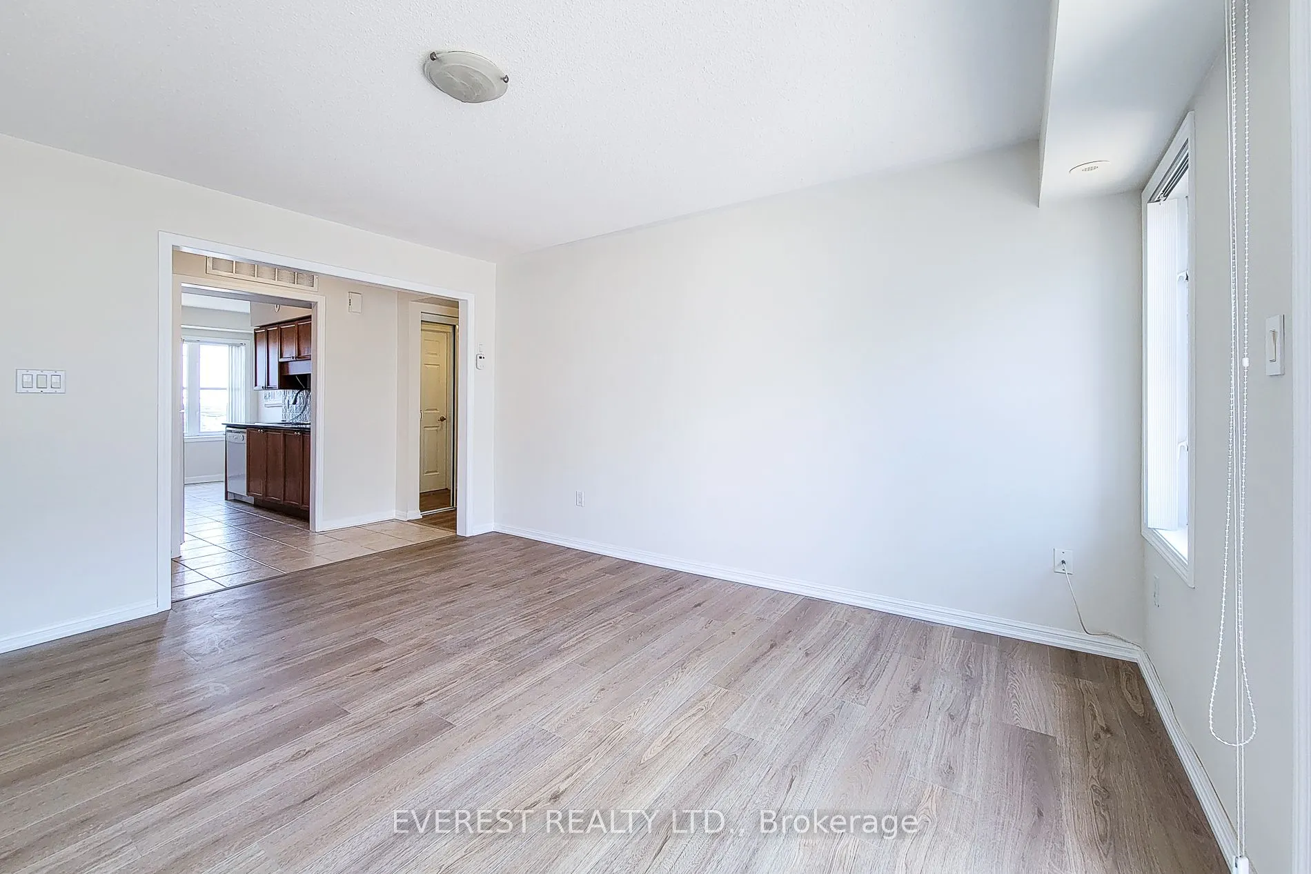 639 Dundas Street W, #5