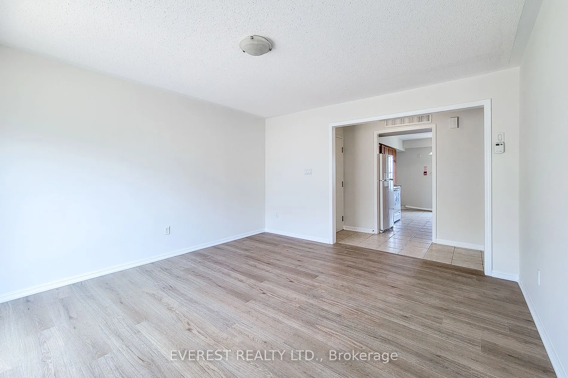 639 Dundas Street W, #5