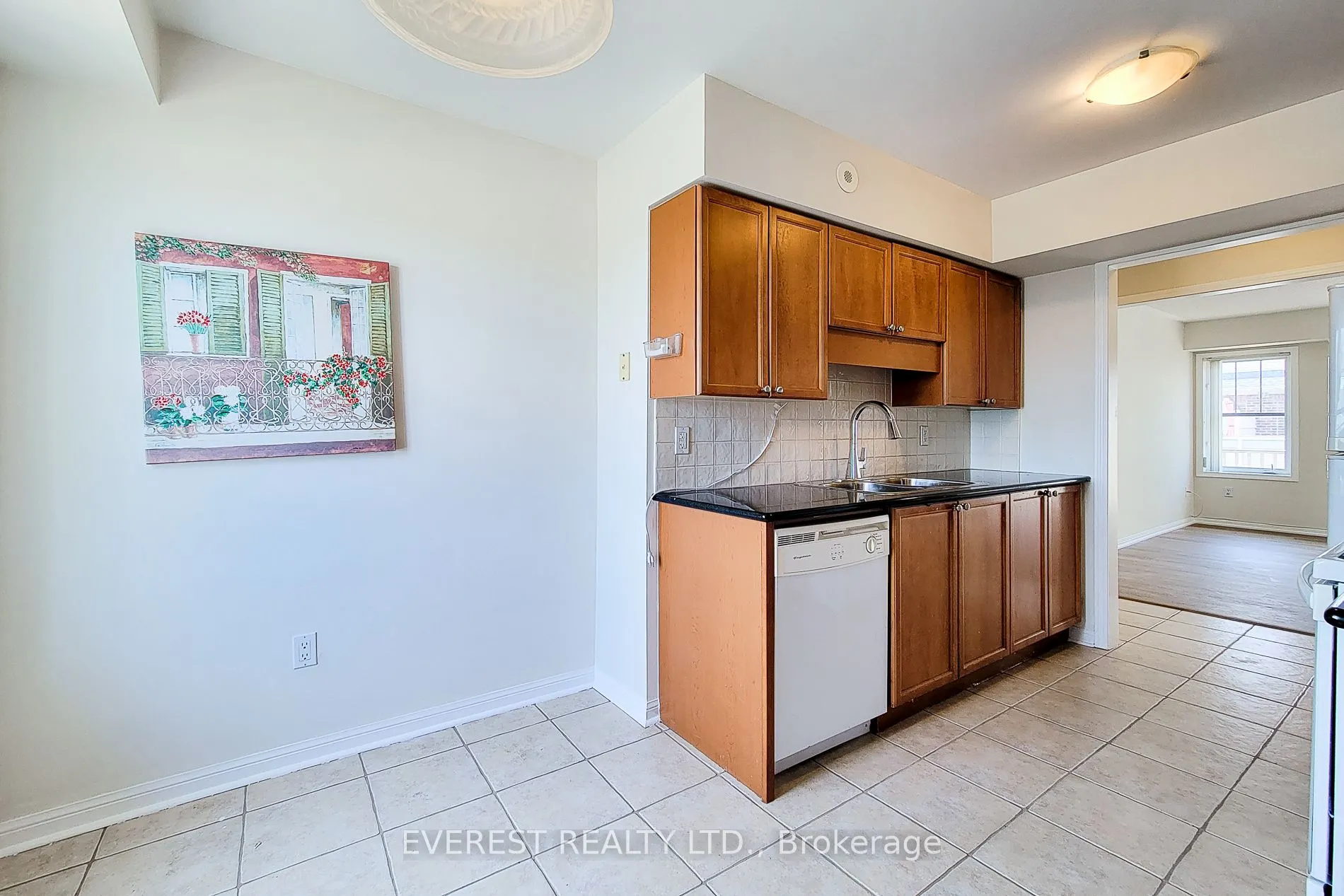 639 Dundas Street W, #5